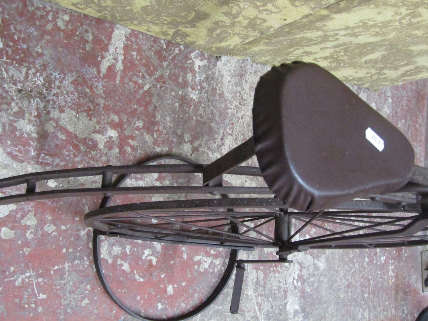 A decorative model penny farthing bicycle, 105cm high - Image 4 of 6