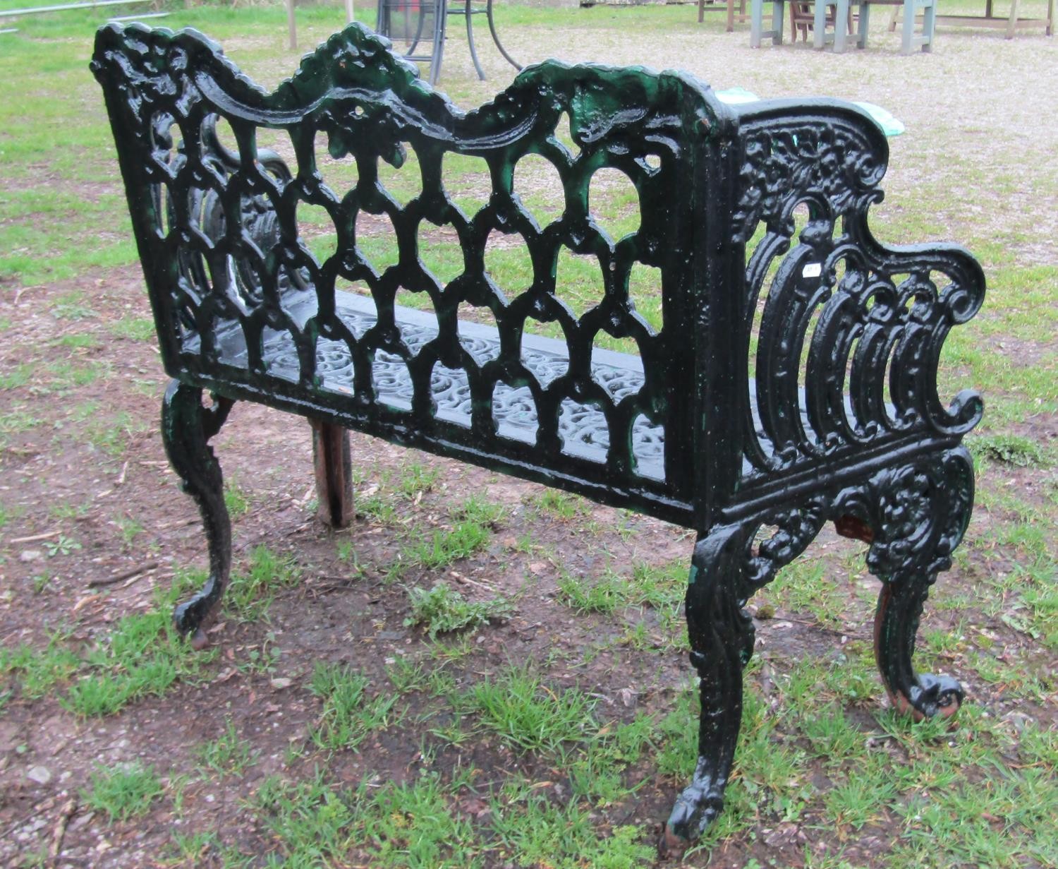 A good quality heavy gauge cast iron two seat garden bench with shaped outline and decorative - Image 4 of 6