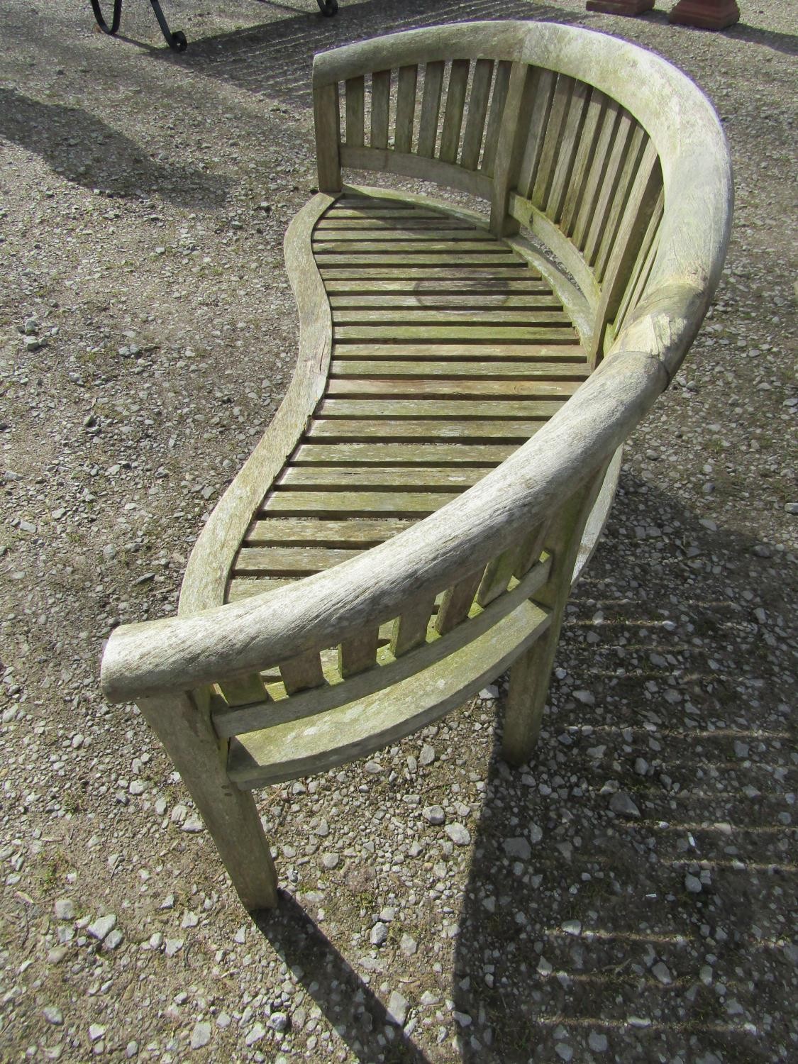 A weathered teak banana bench (AF), 160 cm wide - Image 3 of 8