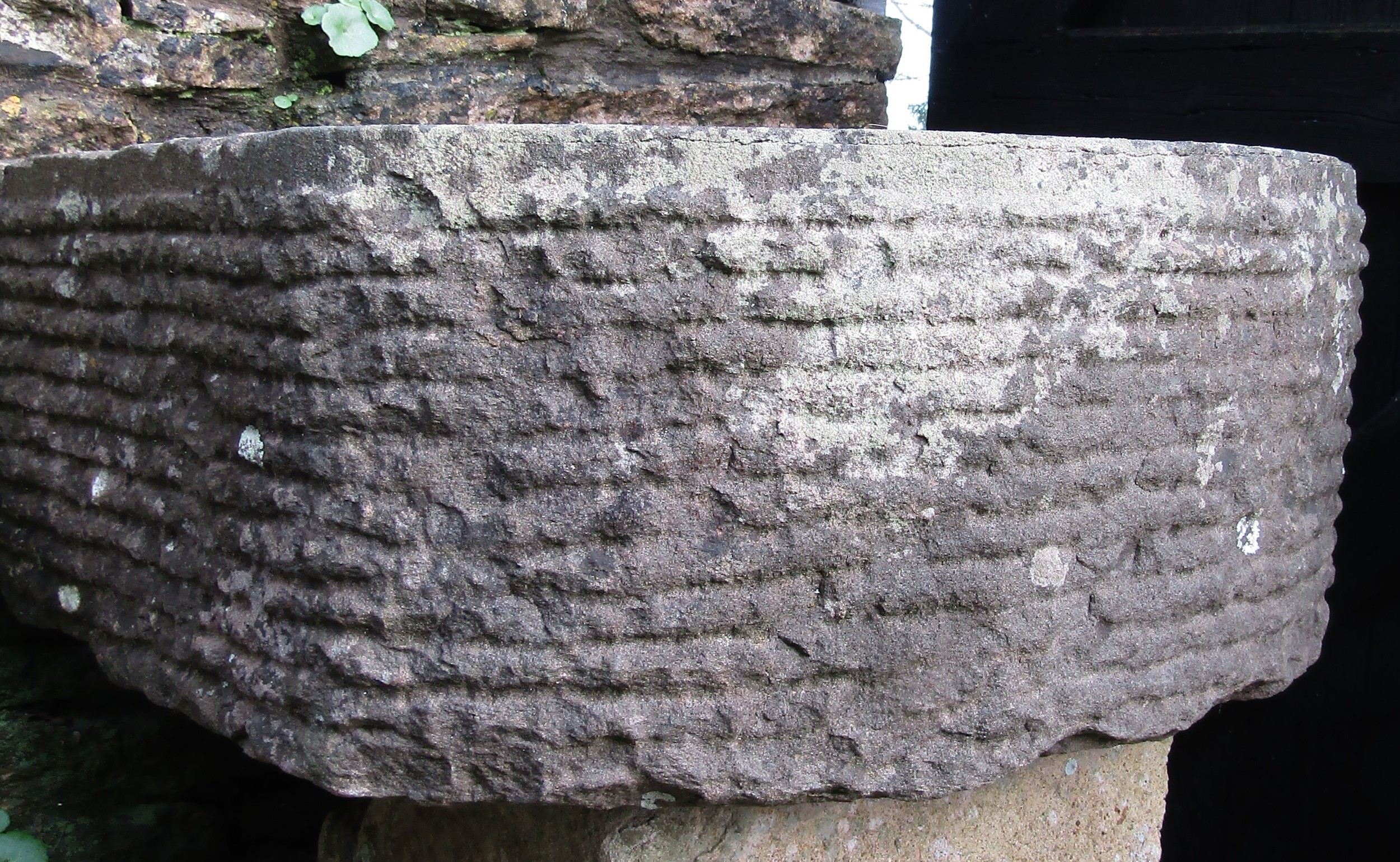 A local stone D end trough with carved detail, 58 cm long x 58 cm wide x 24 cm high - Image 2 of 3