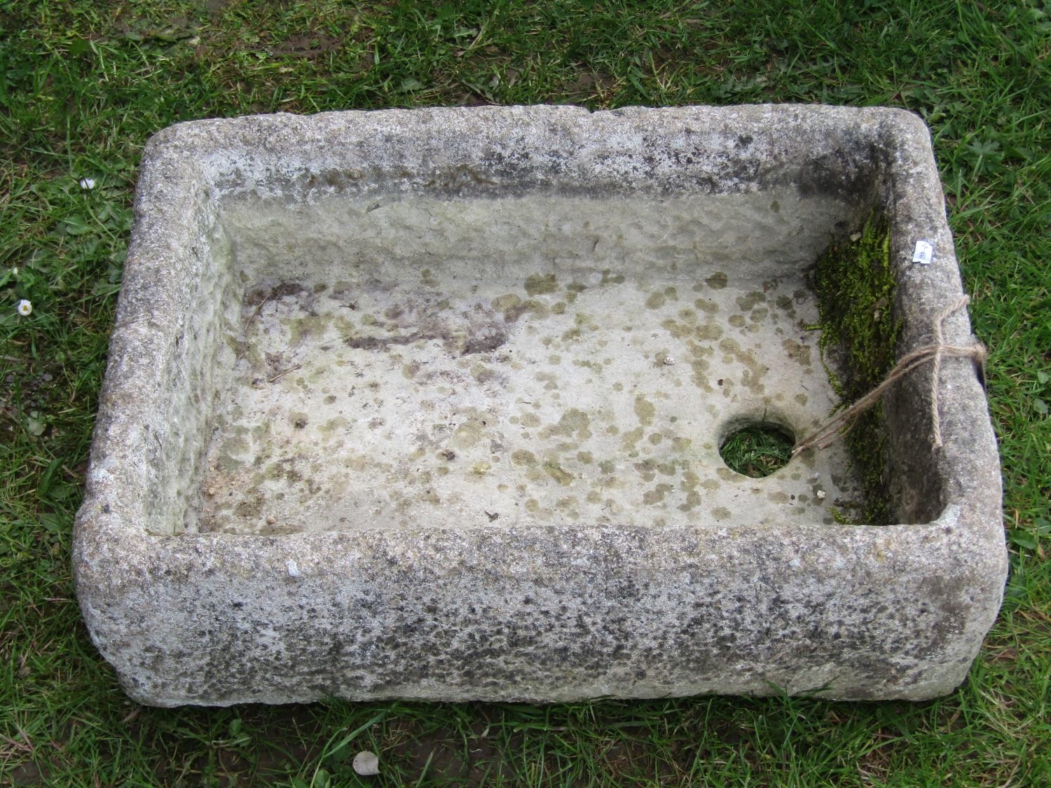 A shallow weathered cast composition stone trough/sink of rectangular form 17 cm high x 60 cm x 45 - Image 2 of 4