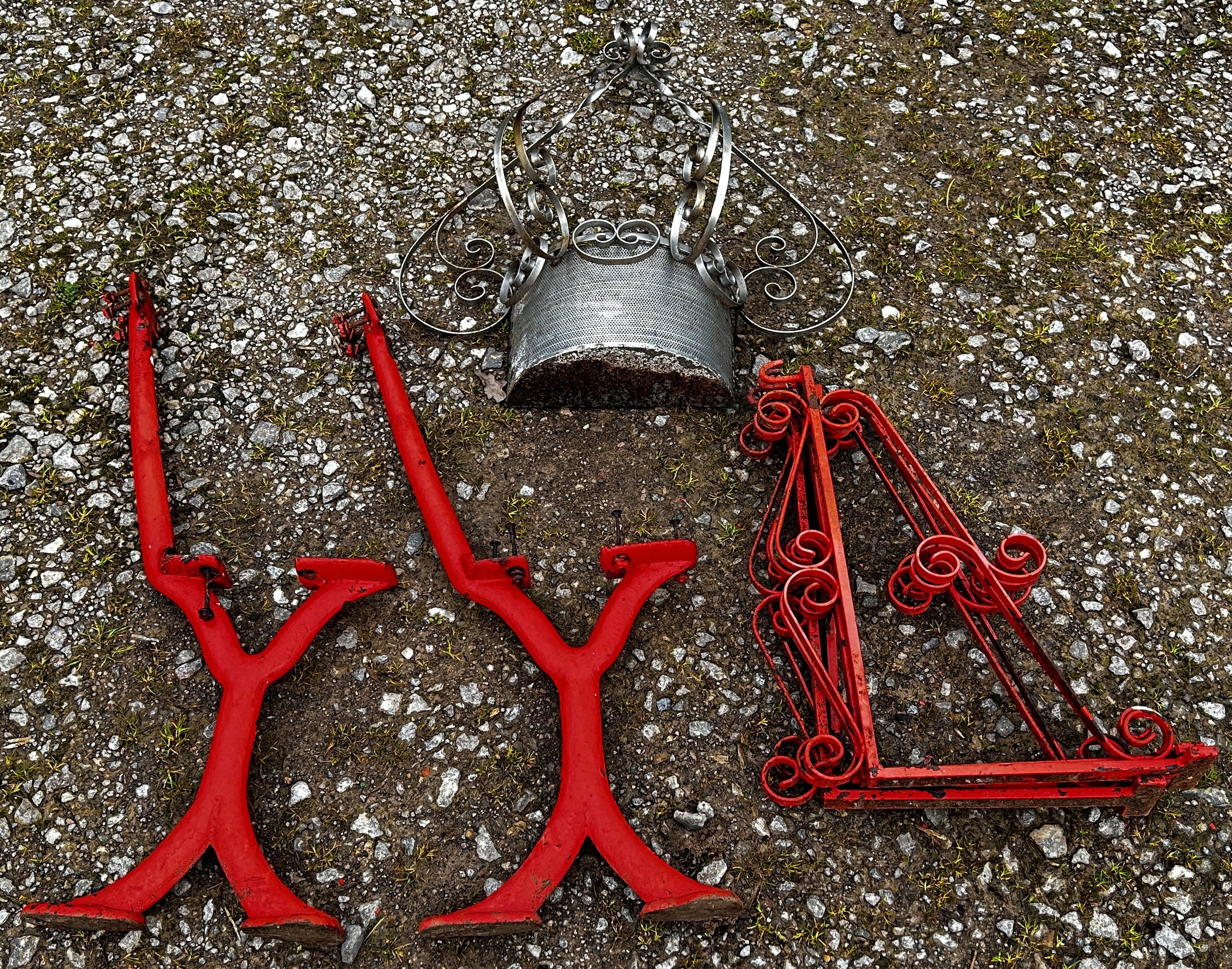 A pair of simple cast iron bench ends with a set of ironwork angular brackets with scroll detail, - Image 3 of 3