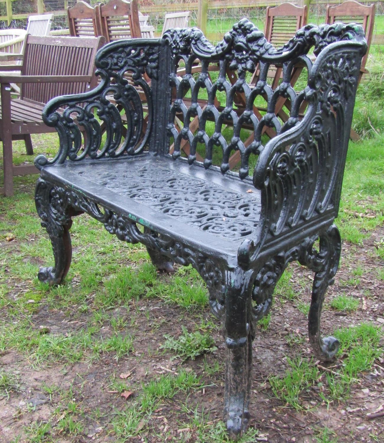 A good quality heavy gauge cast iron two seat garden bench with shaped outline and decorative - Image 5 of 6