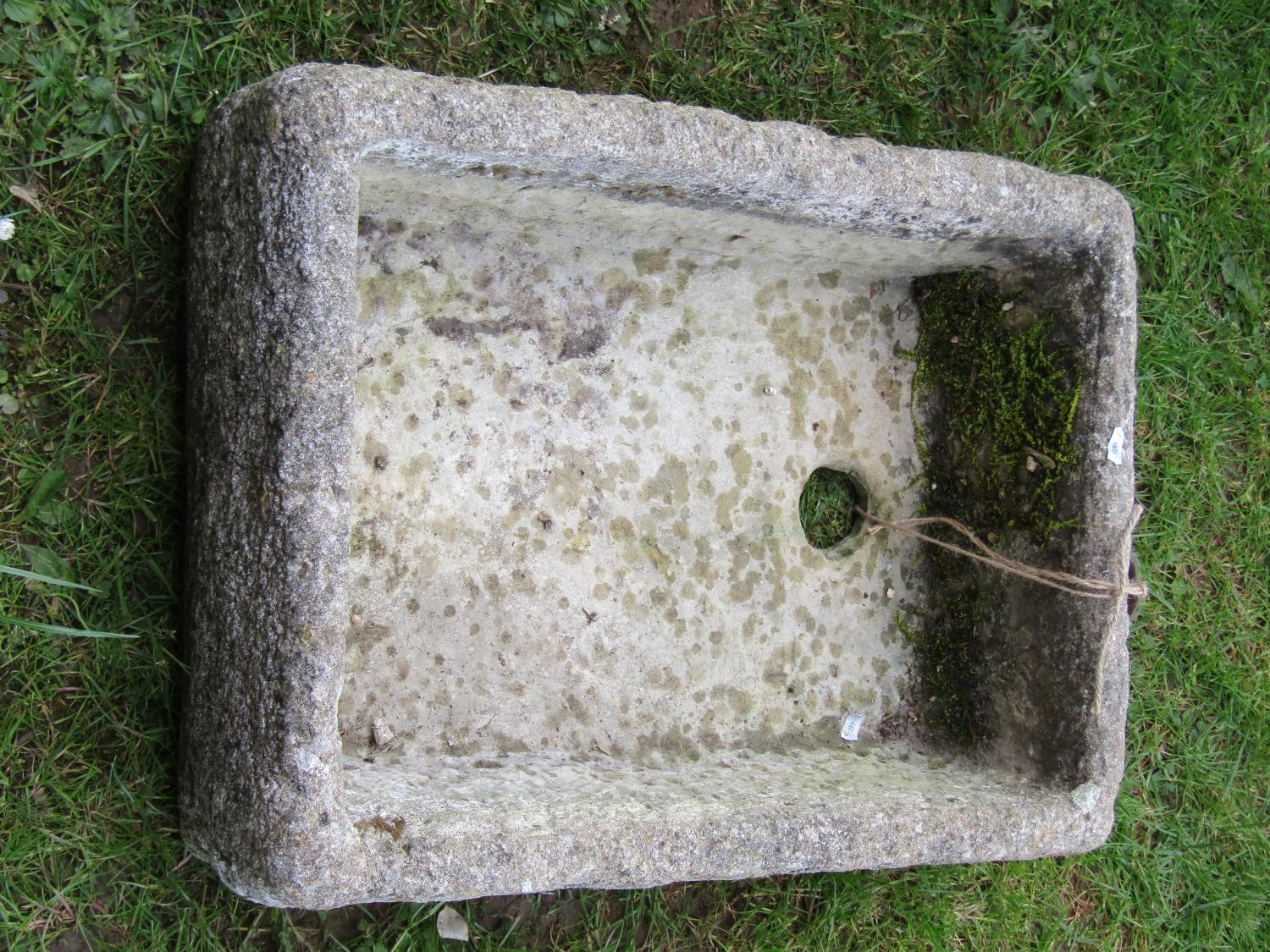 A shallow weathered cast composition stone trough/sink of rectangular form 17 cm high x 60 cm x 45 - Image 3 of 4
