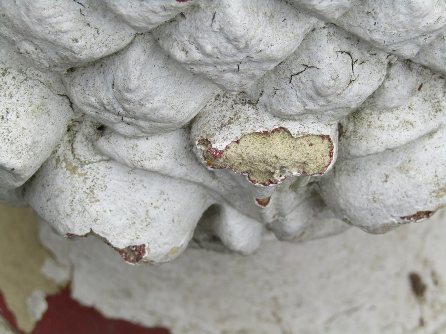 A pair of painted and weathered cast composition stone pier caps in the form of pineapples - Image 5 of 6