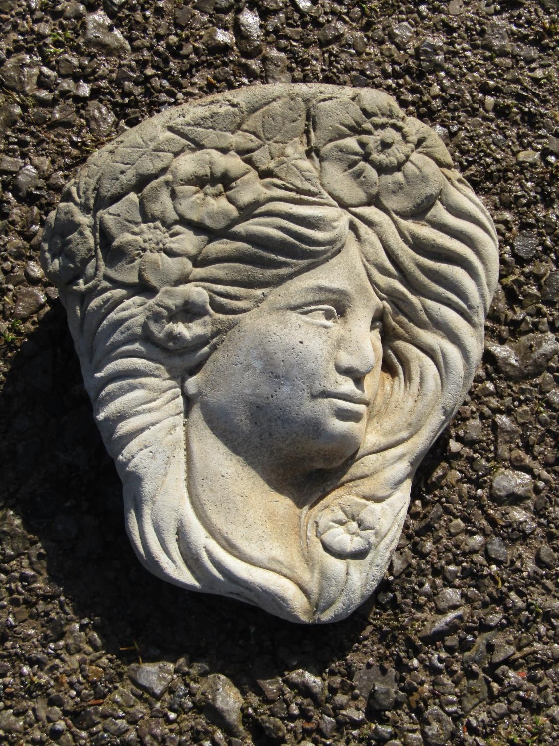 Three small contemporary cast composition stone winged cherub garden ornaments including wall - Image 2 of 6