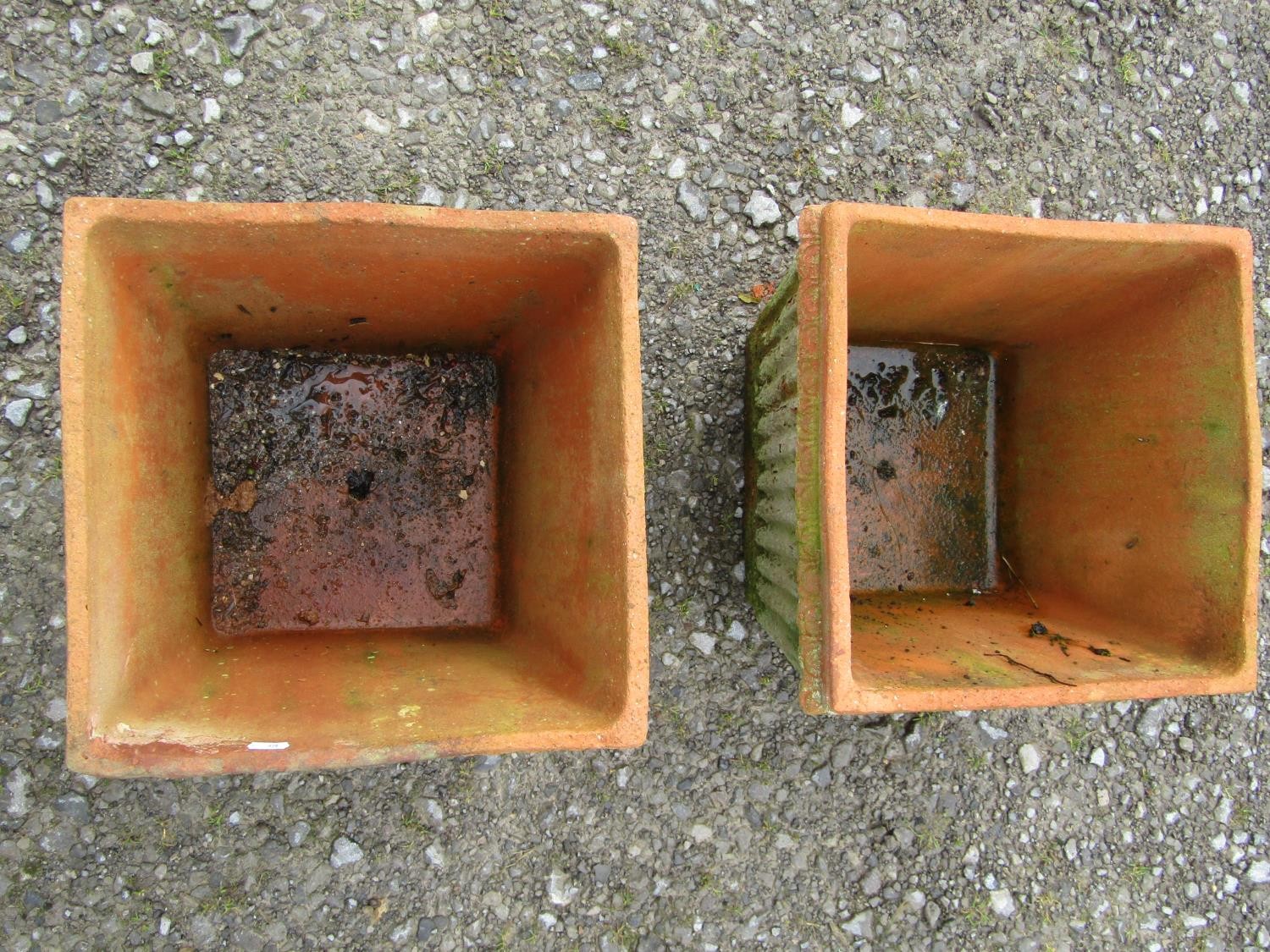 A pair of weathered terracotta square tapered and reeded planters, 30 cm high x 38 cm square - Image 6 of 6