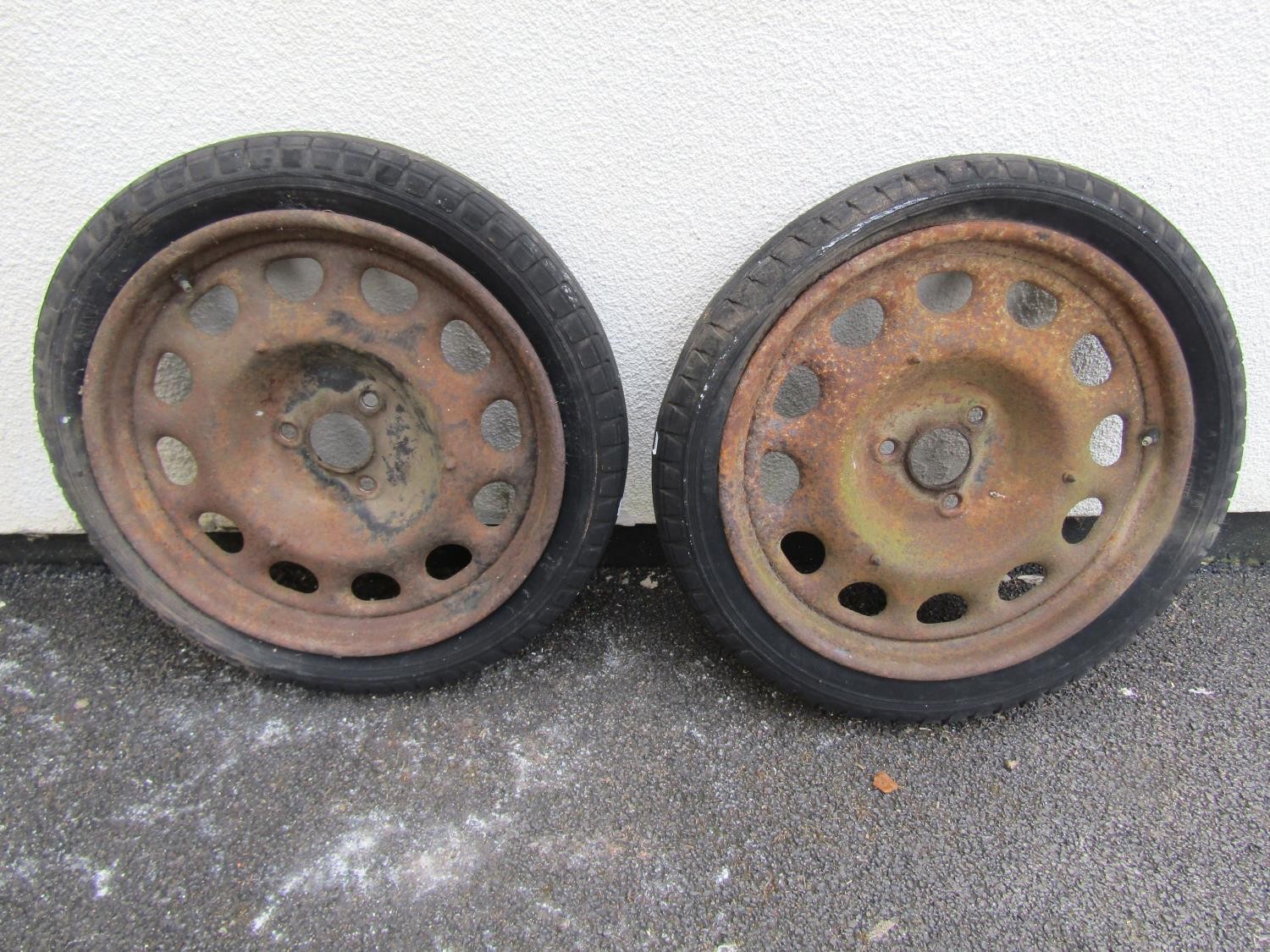 An old pair of artillery wheels - Image 2 of 2