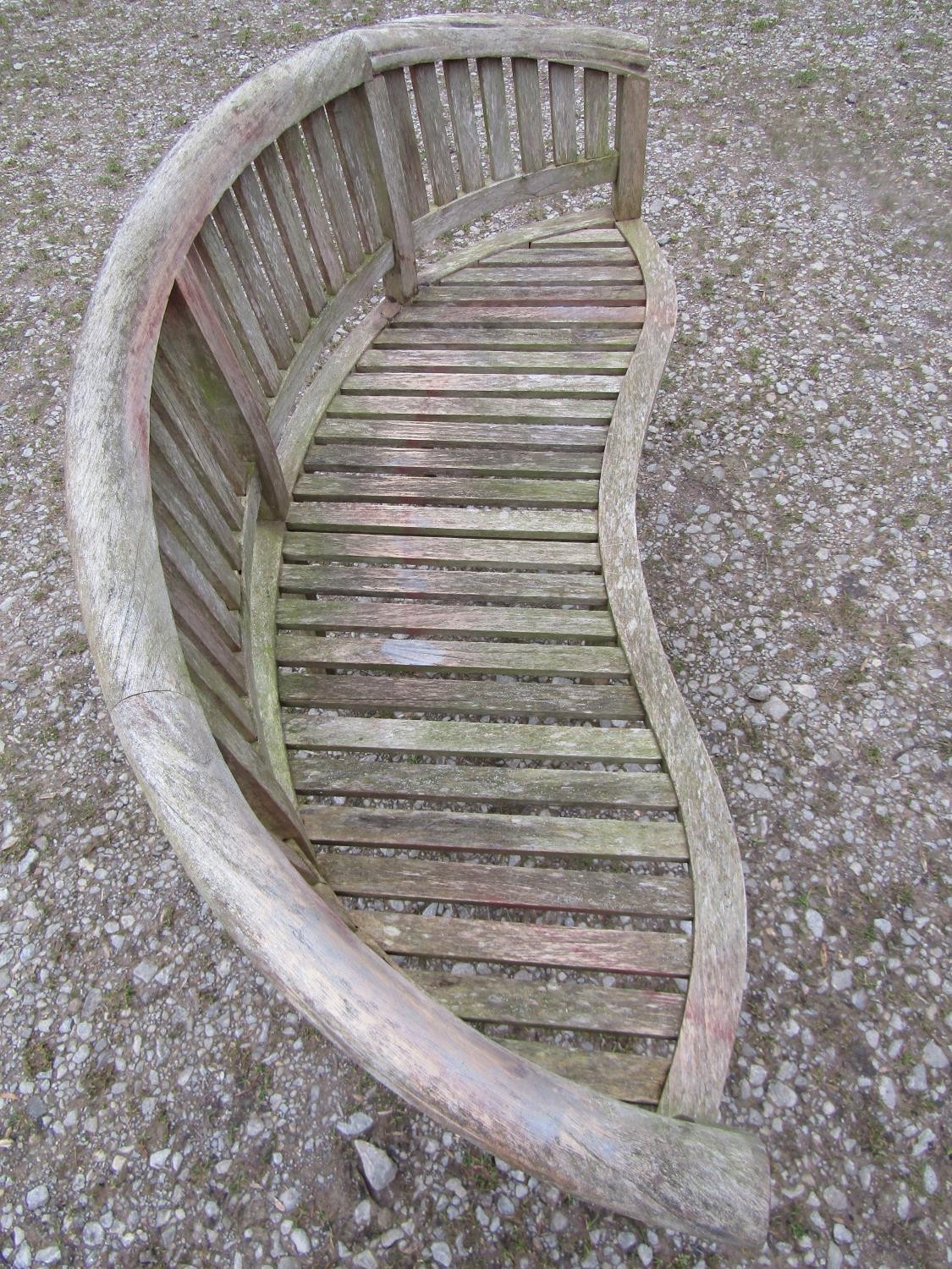 A weathered teak banana shaped garden bench, 156cm wide (af) - Image 3 of 3