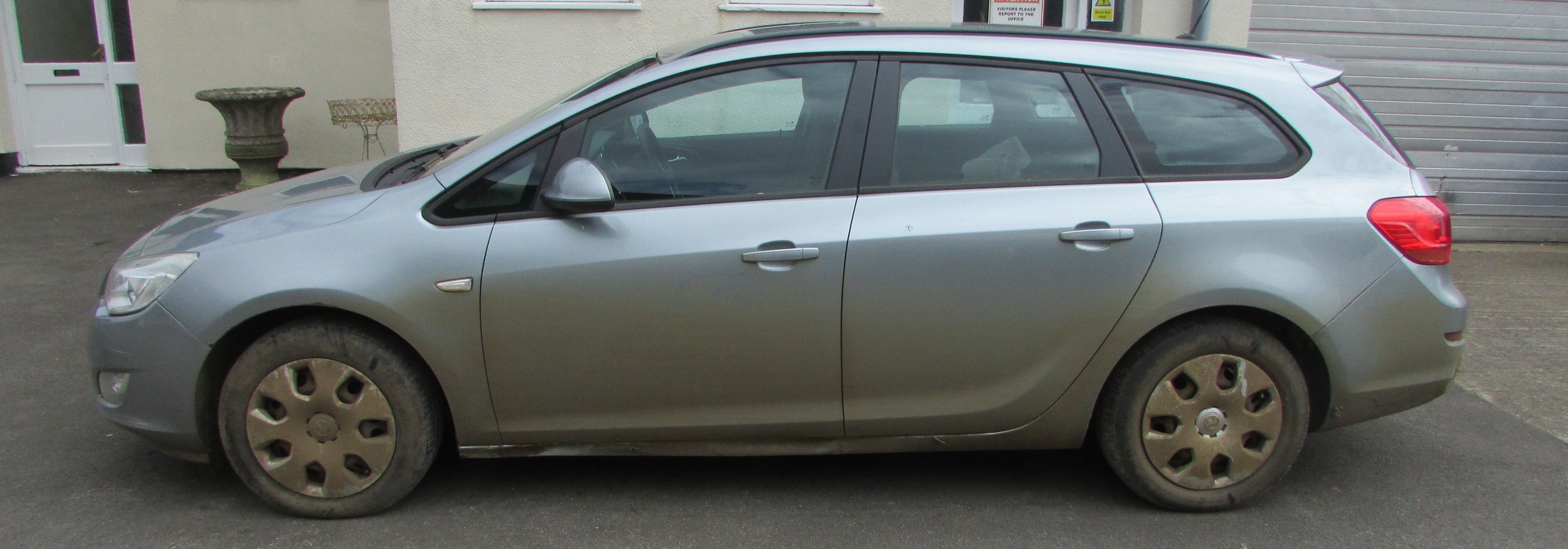 Astra 1.6 Exclusive Estate, petrol, 1598cc, silver, WU12 TNF, manual, first reg. March 2012, same - Image 2 of 13