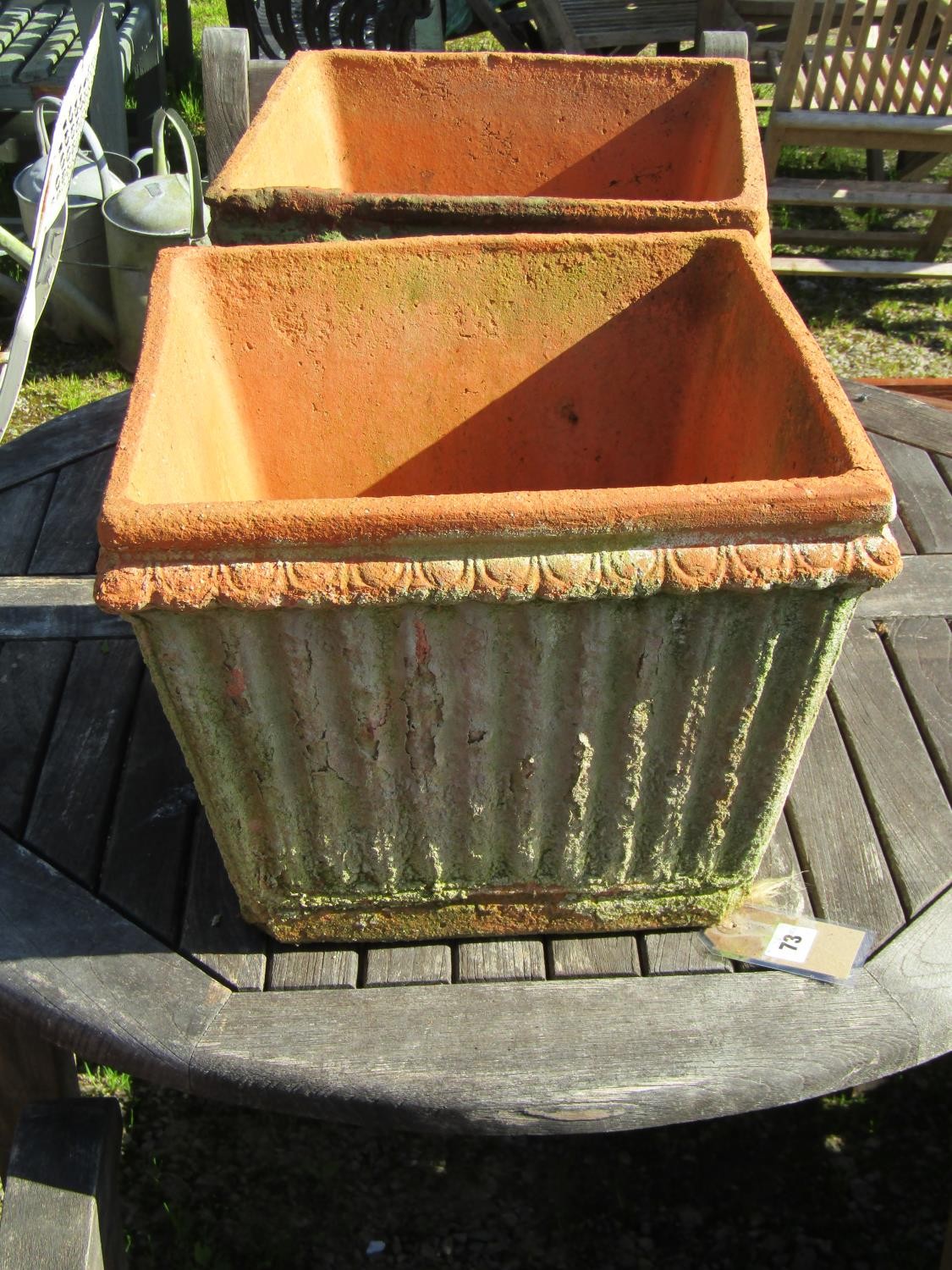 A pair of weathered terracotta square tapered and reeded planters, 30 cm high x 38 cm square - Image 3 of 6