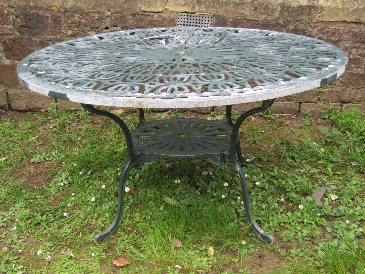 A heavy gauge green painted cast alloy five piece garden terrace set comprising oval two tier - Image 4 of 7