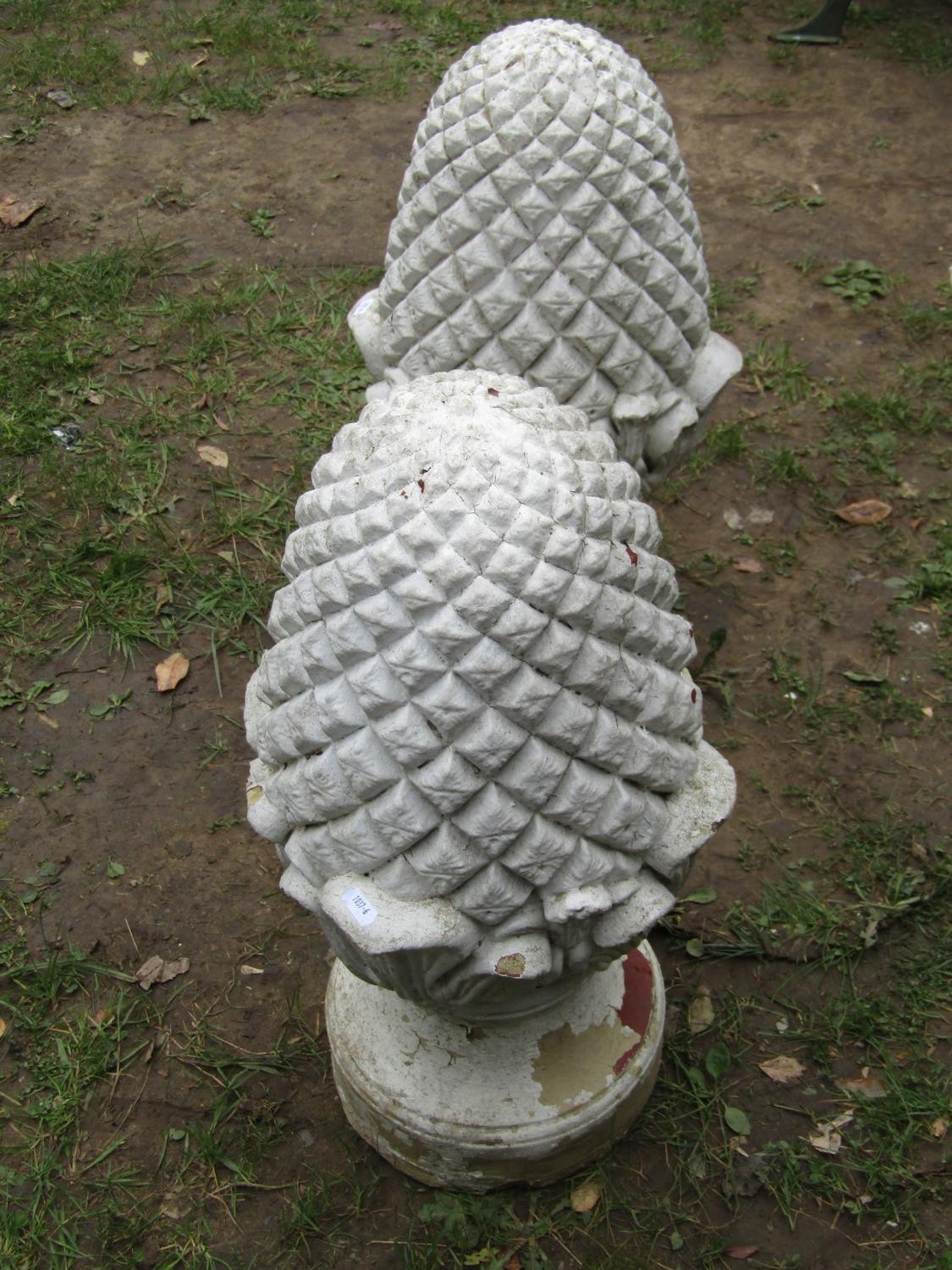 A pair of painted and weathered cast composition stone pier caps in the form of pineapples - Image 2 of 6