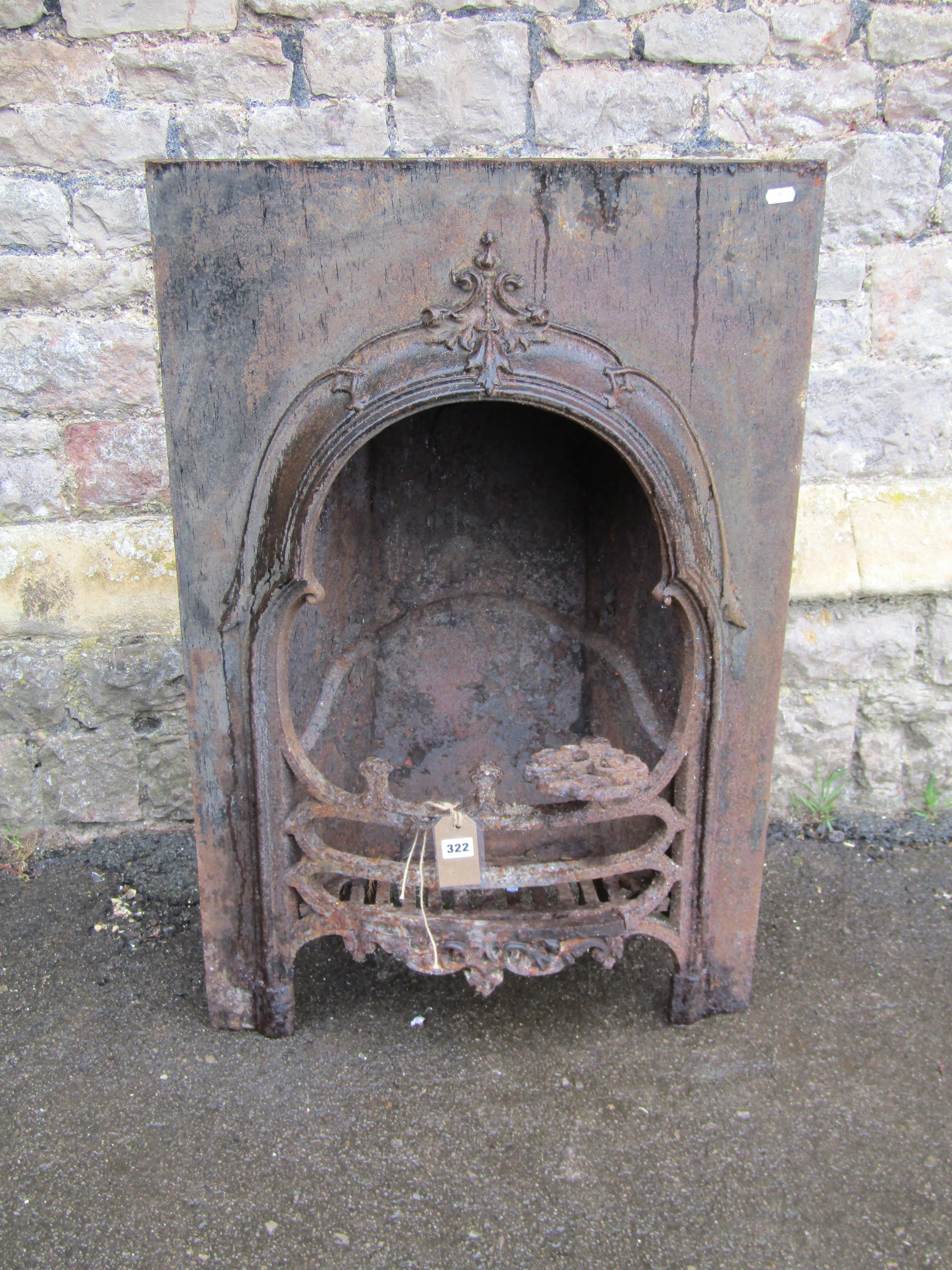 A 19th century cast iron fire insert with gothic tracery detail, 92 cm high x 61 cm wide - Image 2 of 4