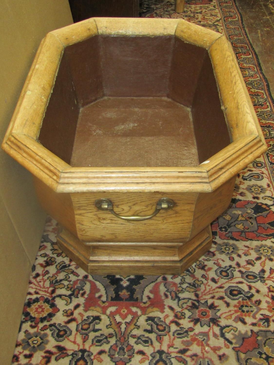 A large 19th oak century pale oak planter to an 18th century design of elongated octagonal form - Image 3 of 4
