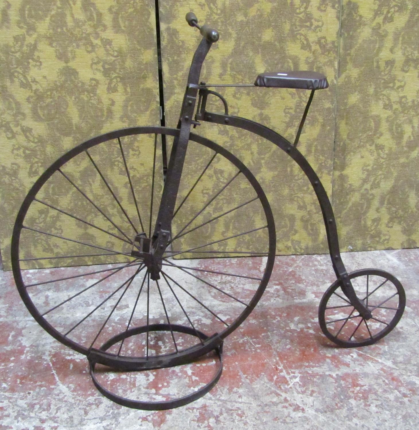 A decorative model penny farthing bicycle, 105cm high - Image 6 of 6