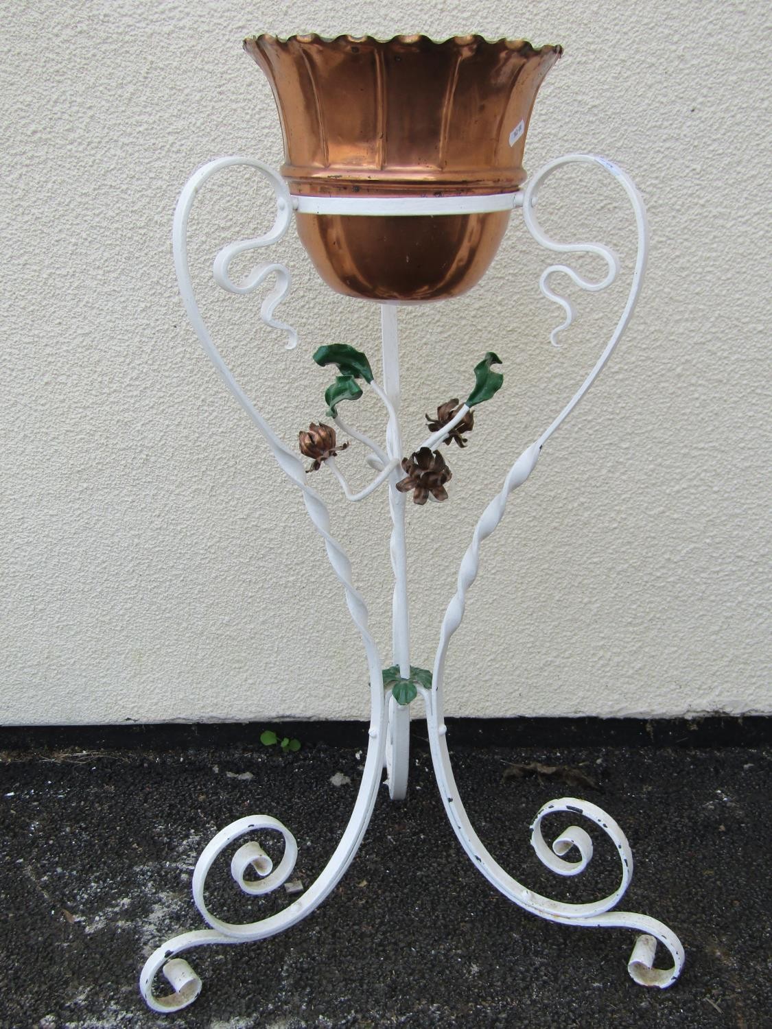 A small copper jardiniere with crimped rim set in a painted ironwork stand with scrolled supports - Image 4 of 5