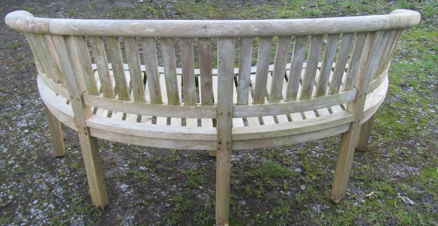 A pair of weathered teak banana shaped garden benches 160 cm wide - Image 7 of 7