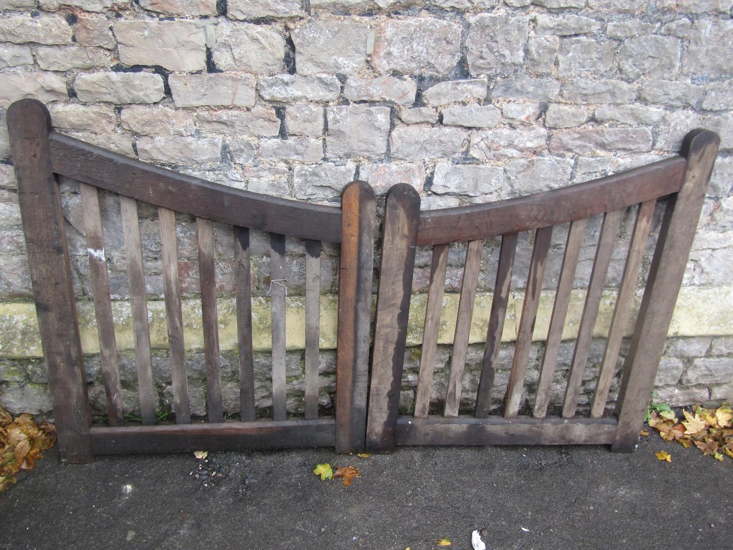 Pair of simple weathered oak entrance gates with open vertical slats, supporting down swept - Image 2 of 3