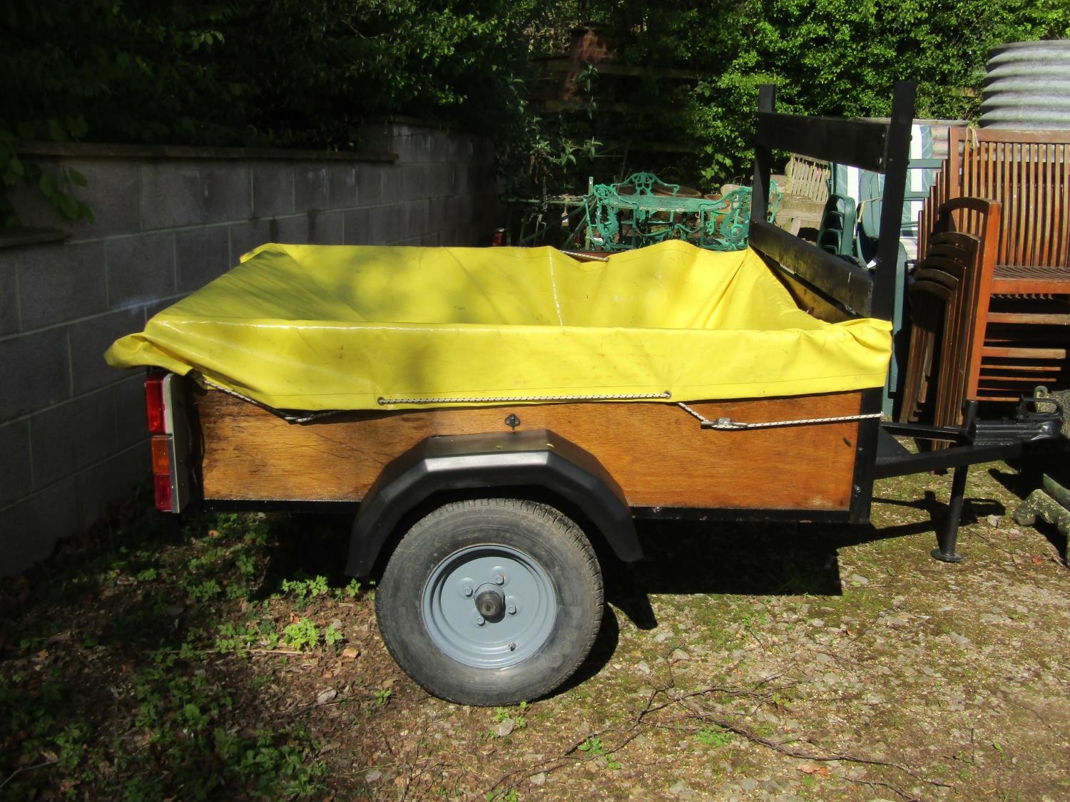 A two wheel car trailer with wooden body and steel framework, the main bed 154 x 123cm, 42cm high - Image 2 of 5