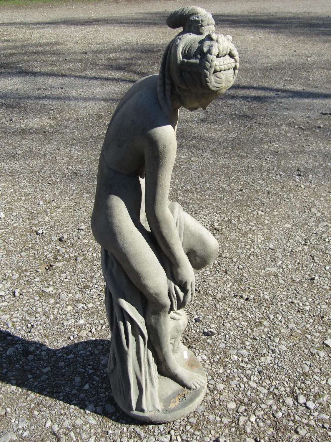A cast composition stone garden ornament in the form a classical maiden 105 cm high - Image 3 of 5