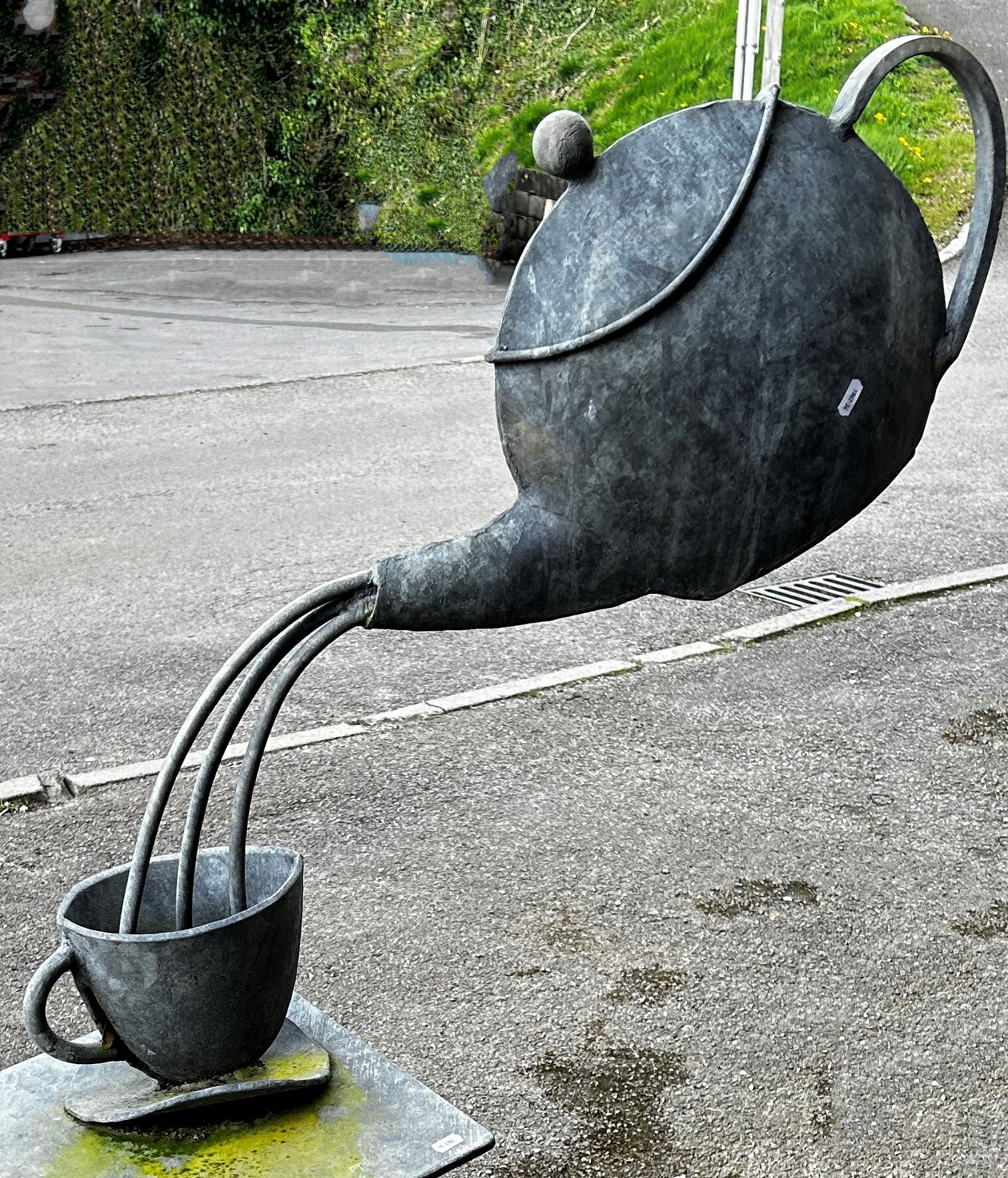 Garden sculpture, teapot and teacup - Image 2 of 4