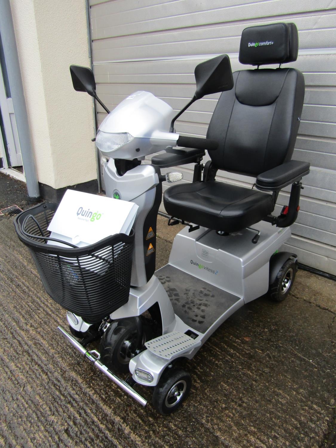 A Quingo Vitess II Mobility Scooter like new condition with only 17 hours on the clock, pair of - Image 3 of 12