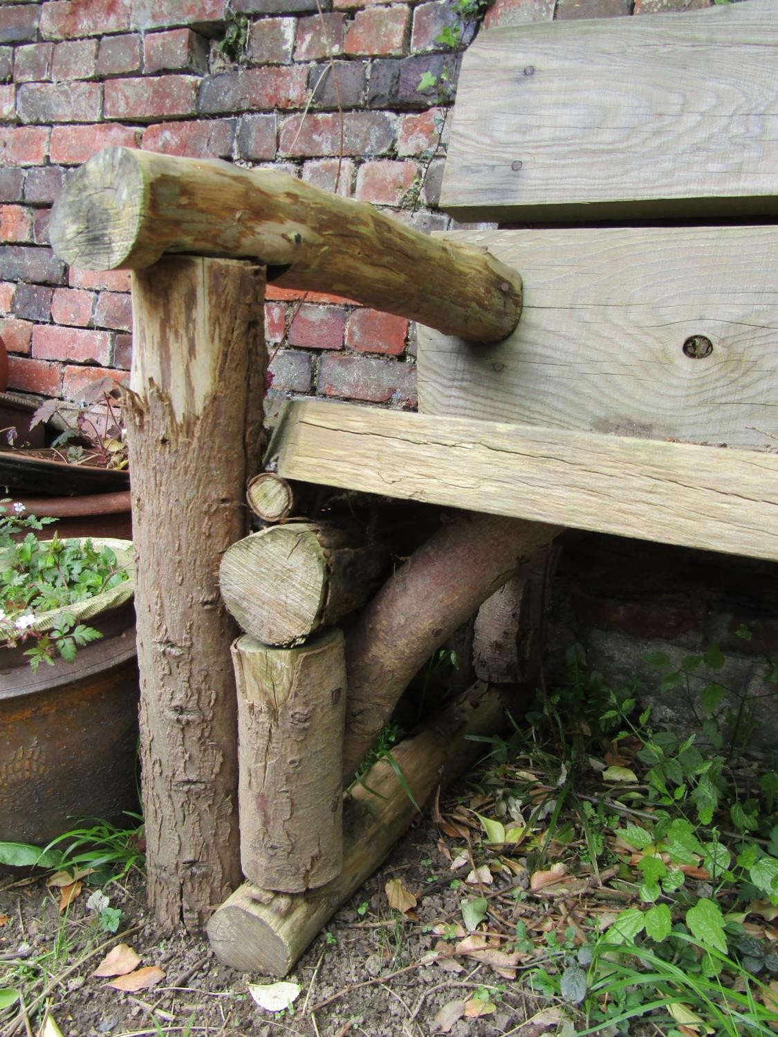 A rustic wooden two seat garden bench 145 cm wide - Image 2 of 3
