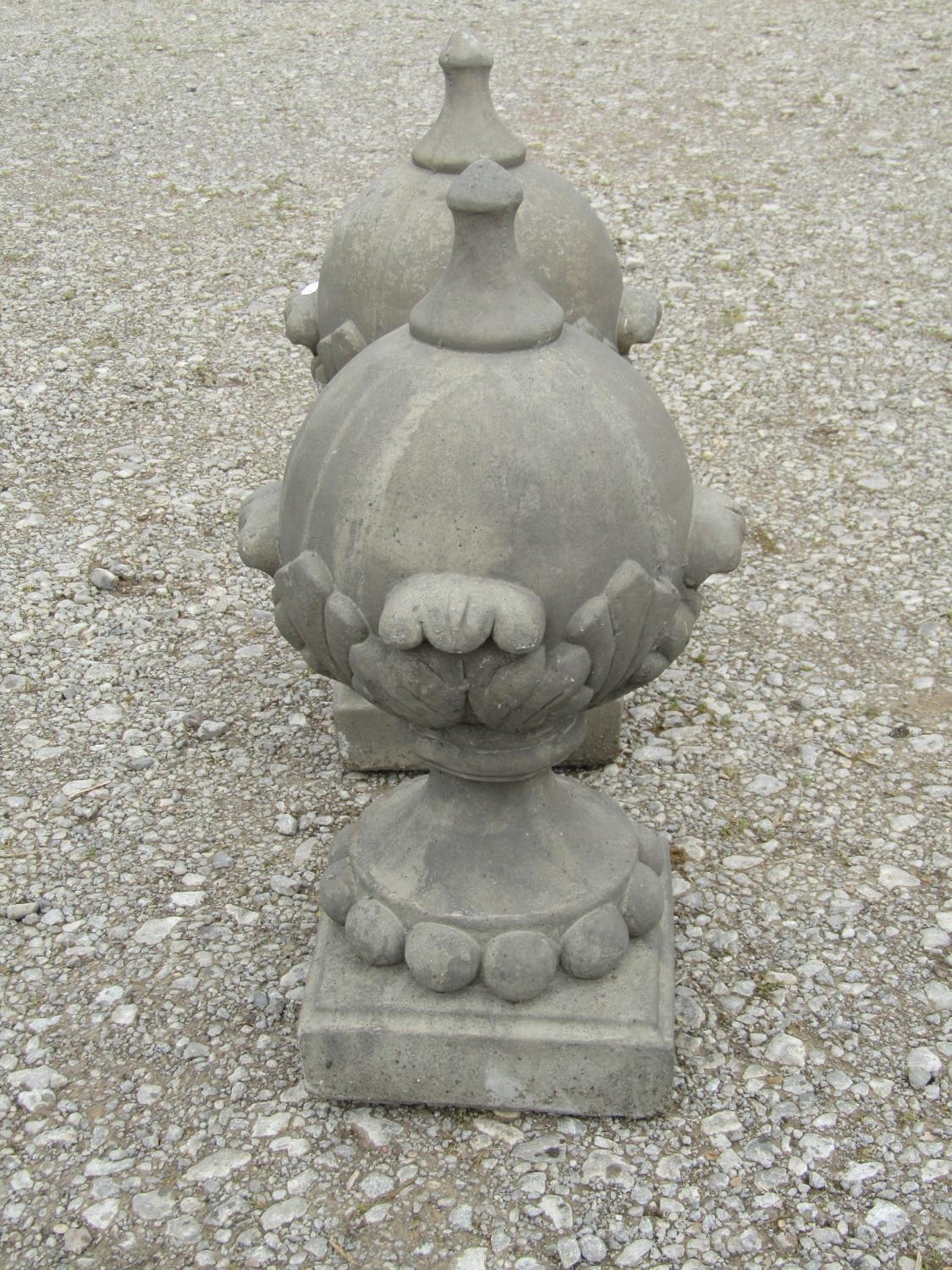 A pair of cast composition stone pointed sphere pier cap finials with acanthus detail 53 cm high - Image 4 of 5