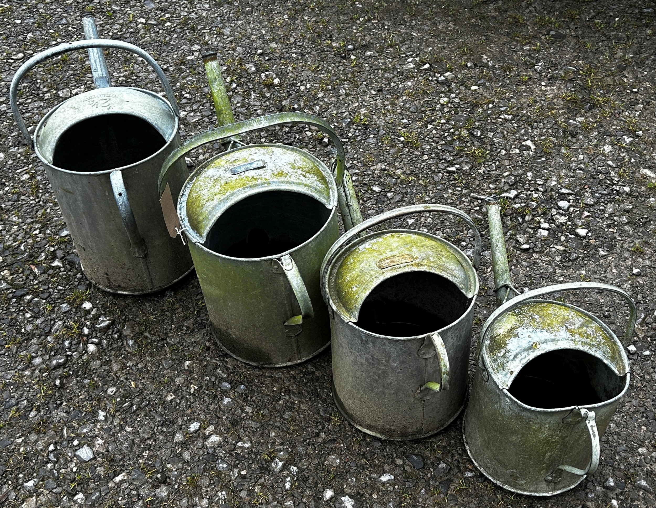 Four varying vintage galvanised watering cans (4) - Image 5 of 5