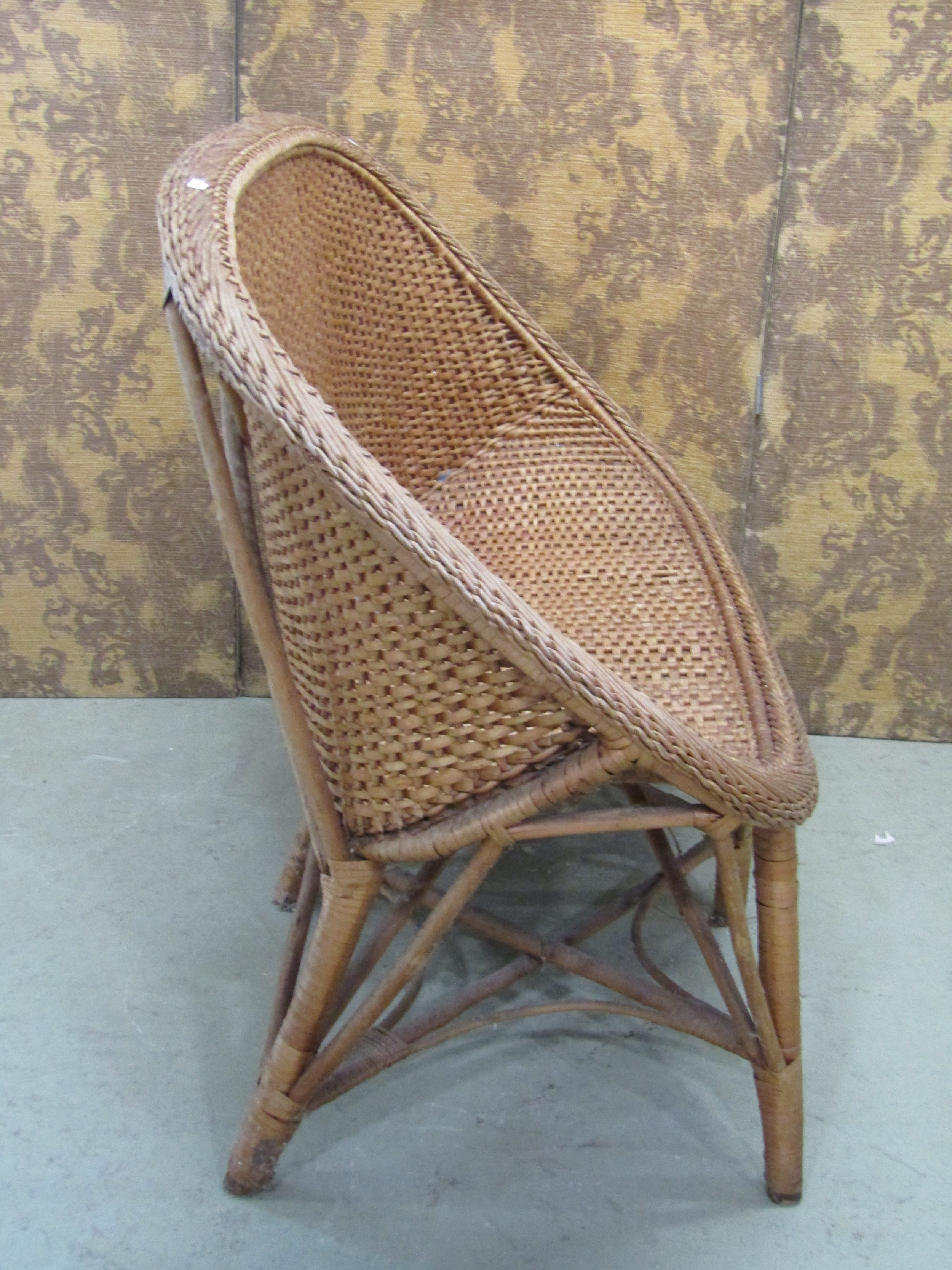 A vintage wicker two seat sofa, a mid century wicker plate glass occasional table of circular form - Image 3 of 9