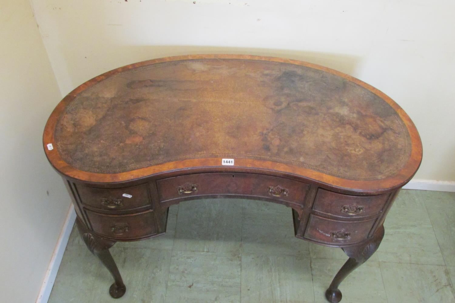 A walnut framed kneehole kidney shaped writing desk fitted with five drawers on pad feet with - Image 2 of 4
