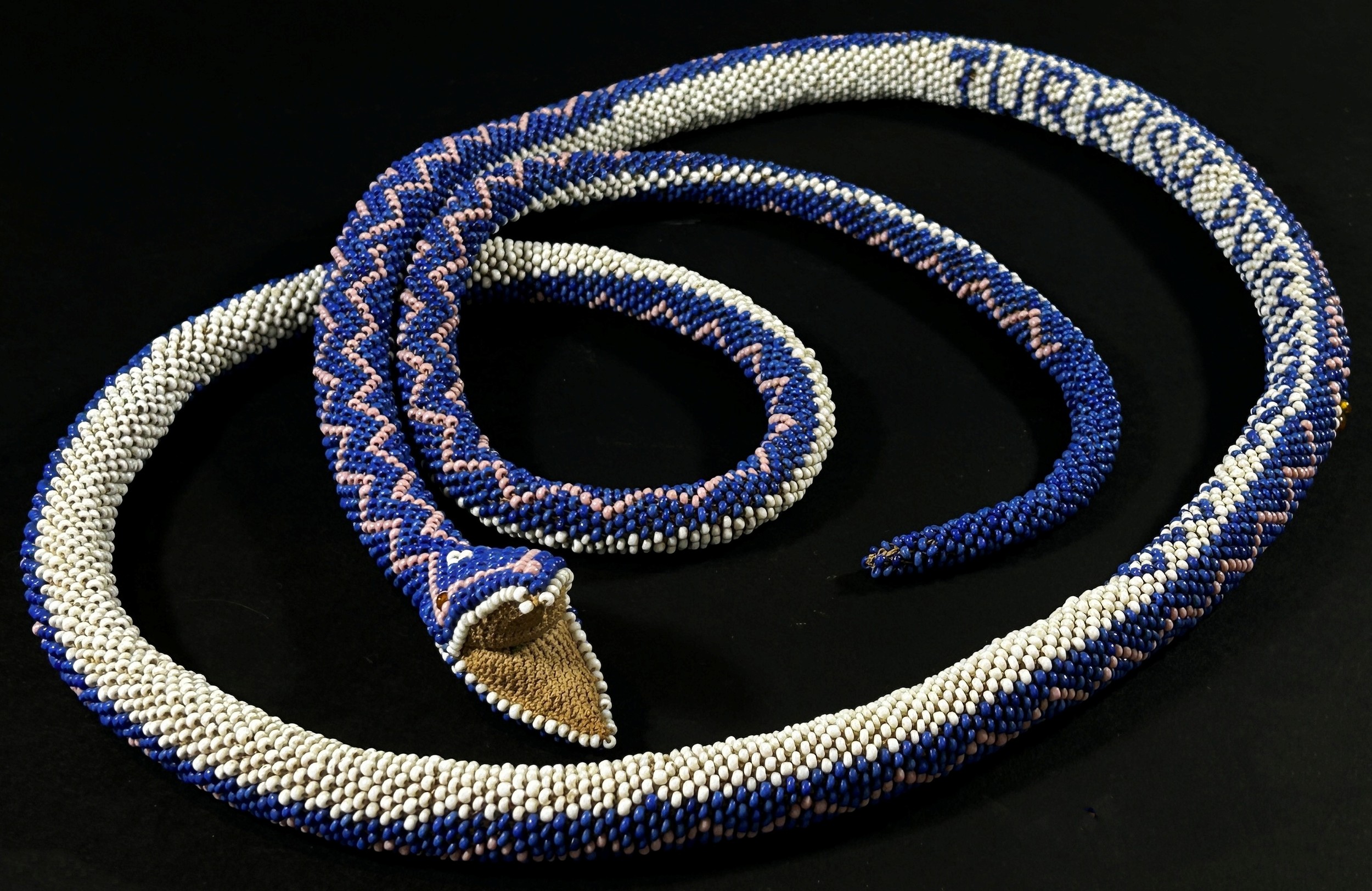 Military interest – A WWI Turkish POW beadwork snake in a white, blue and pink finish, 160cm long - Image 3 of 3