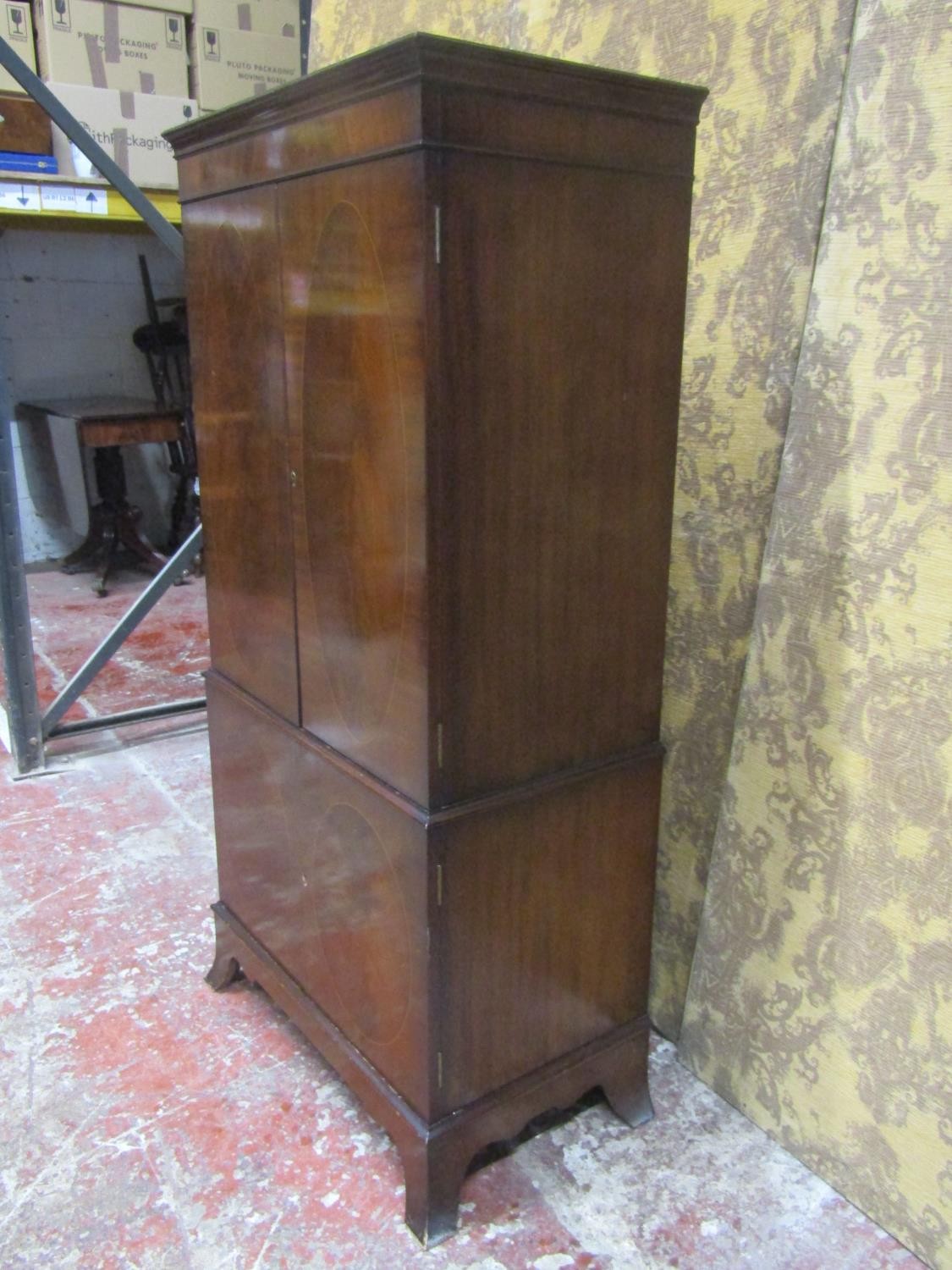 A drinks cabinet in the form of a reproduction Georgian style side cupboard enclosed by four doors - Image 4 of 6