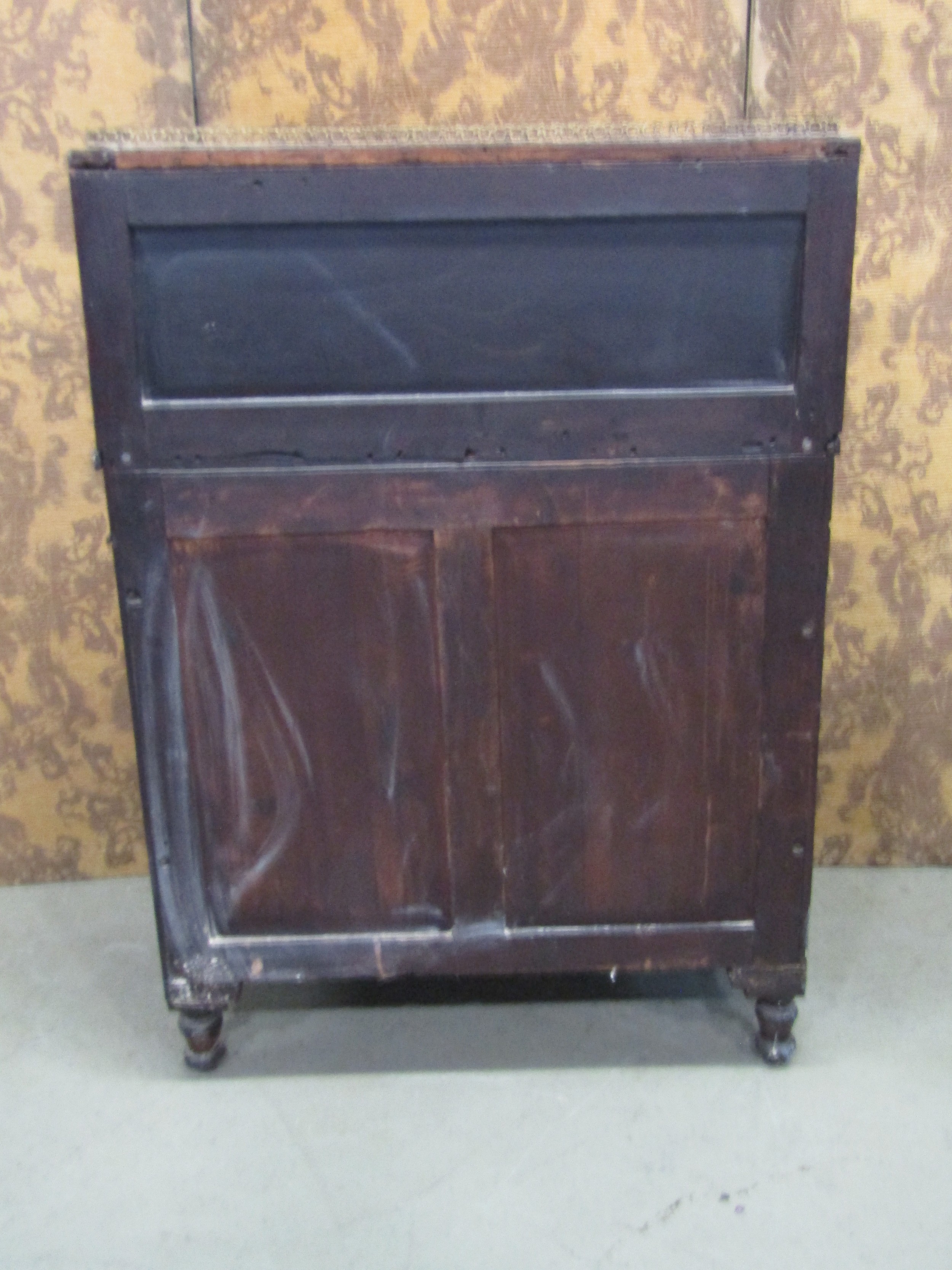 A Regency mahogany Chiffonier enclosed by two brass grilled doors beneath a raised and shaped back - Bild 3 aus 3