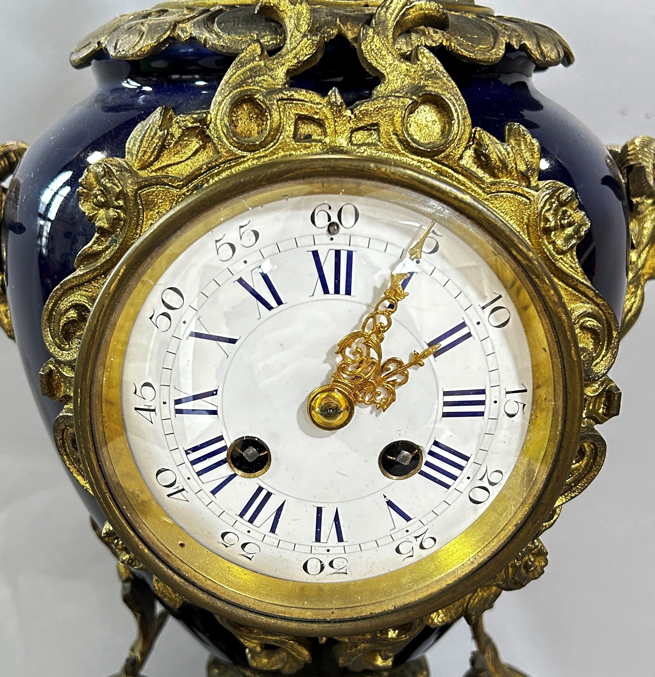 A 19th century gilt metal and porcelain mantle clock, the white enamelled dial with blue Roman and - Image 3 of 5