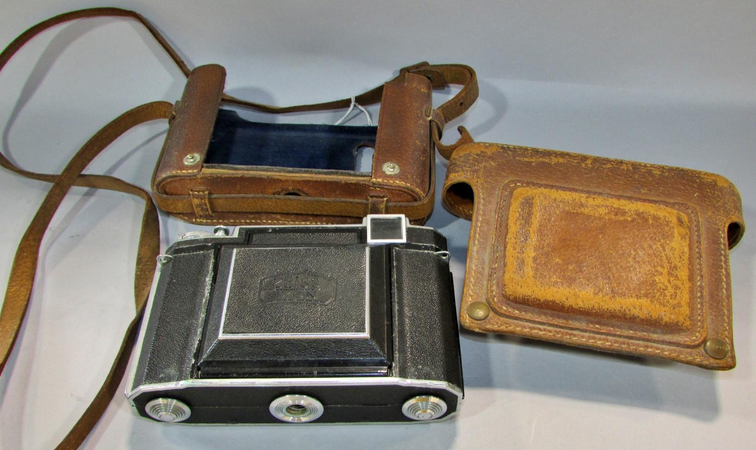 A vintage Zeiss Ikon camera, Campur Rapid bellows camera in a leather case - Image 2 of 2