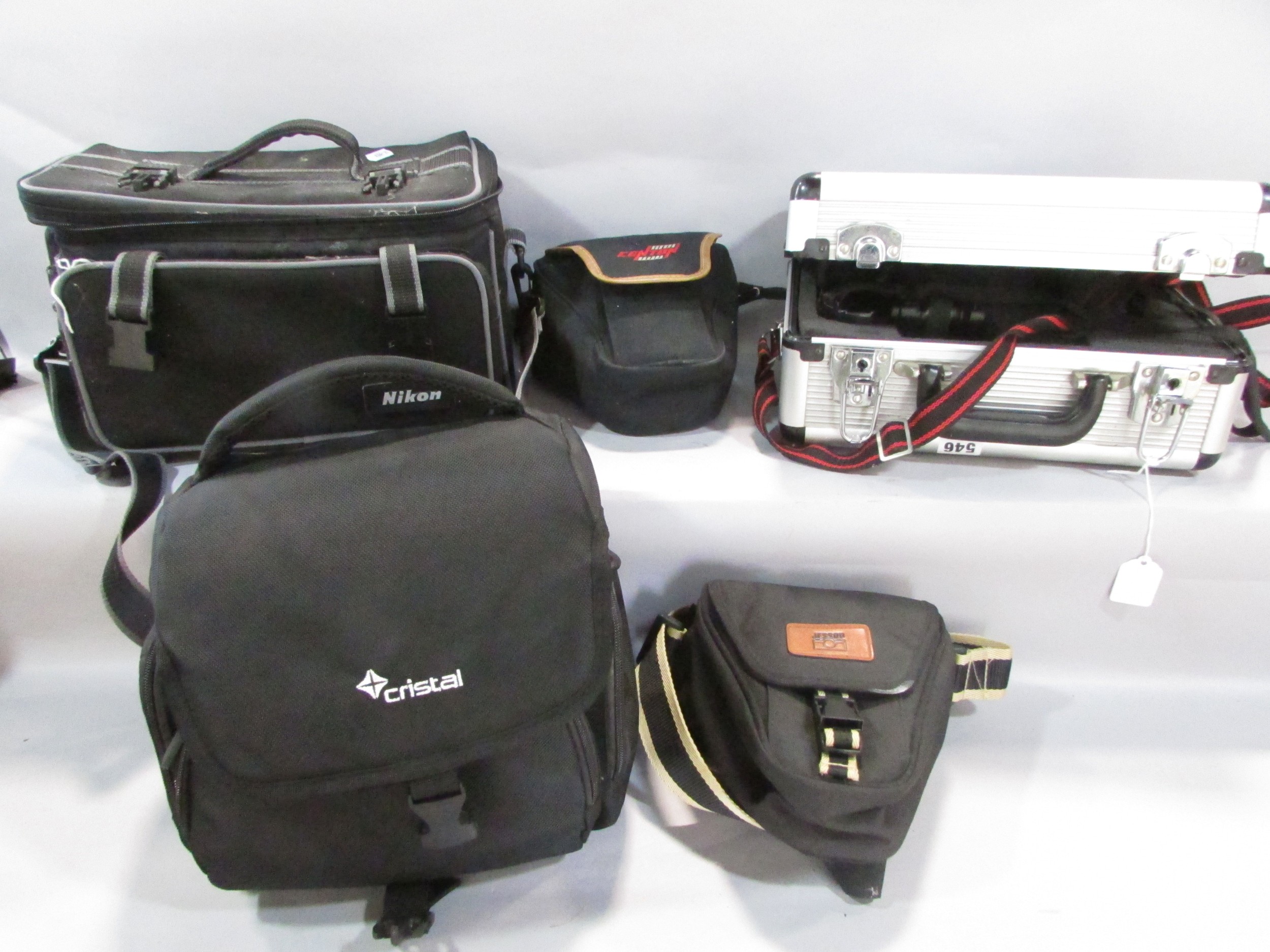 A quantity of photographic equipment including a Minolta 200 MXI camera, a Minolta flash and lens, - Image 3 of 7