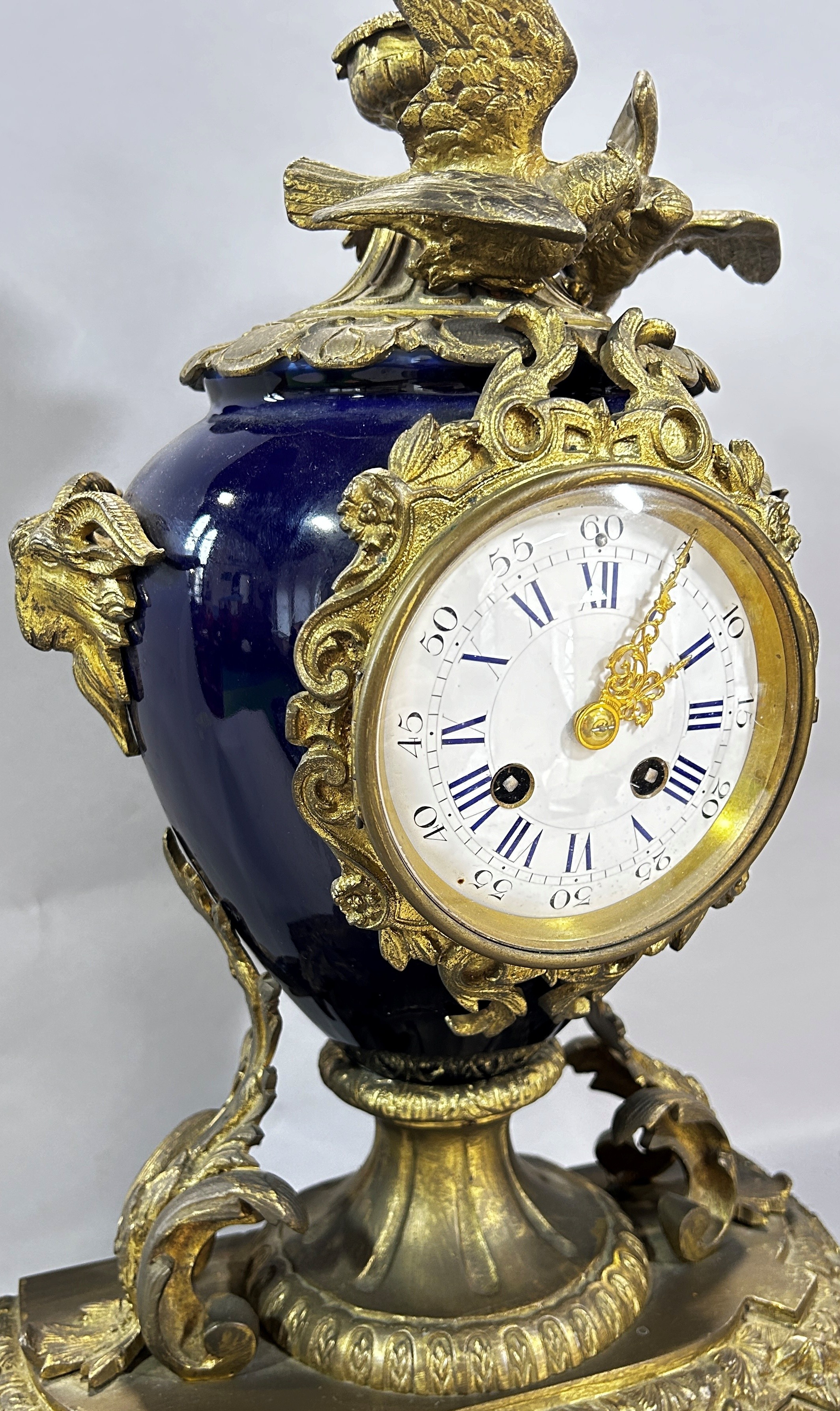 A 19th century gilt metal and porcelain mantle clock, the white enamelled dial with blue Roman and - Image 2 of 5