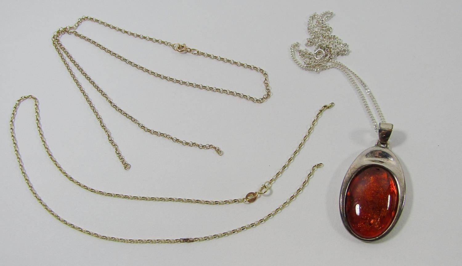 Mixed group of jewellery comprising two 9ct chain necklaces (both af), a silver bracelet, silver - Image 2 of 3