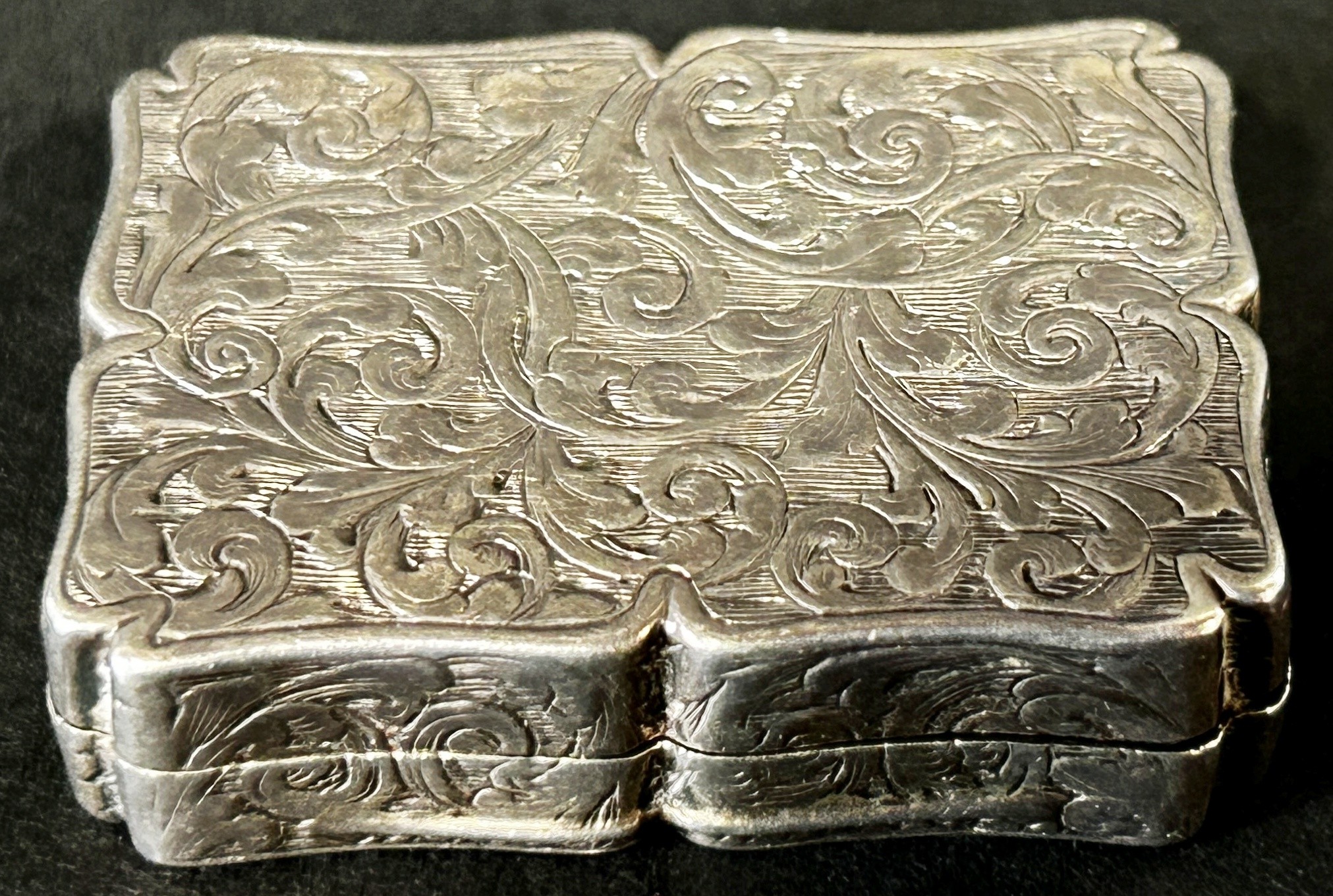 A Victorian silver vinaigrette with gilded floral grill, Birmingham date mark rubbed, maker Joseph - Image 4 of 4