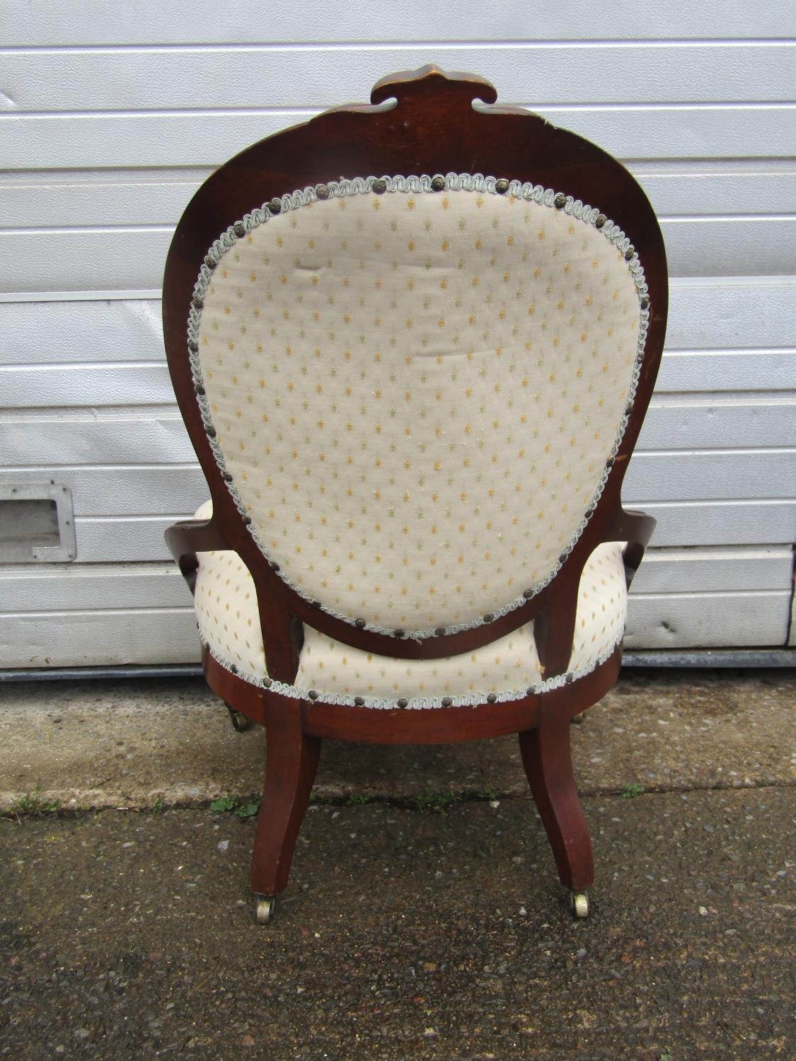 A Victorian mahogany spoon back chair with upholstered finish - Image 3 of 4