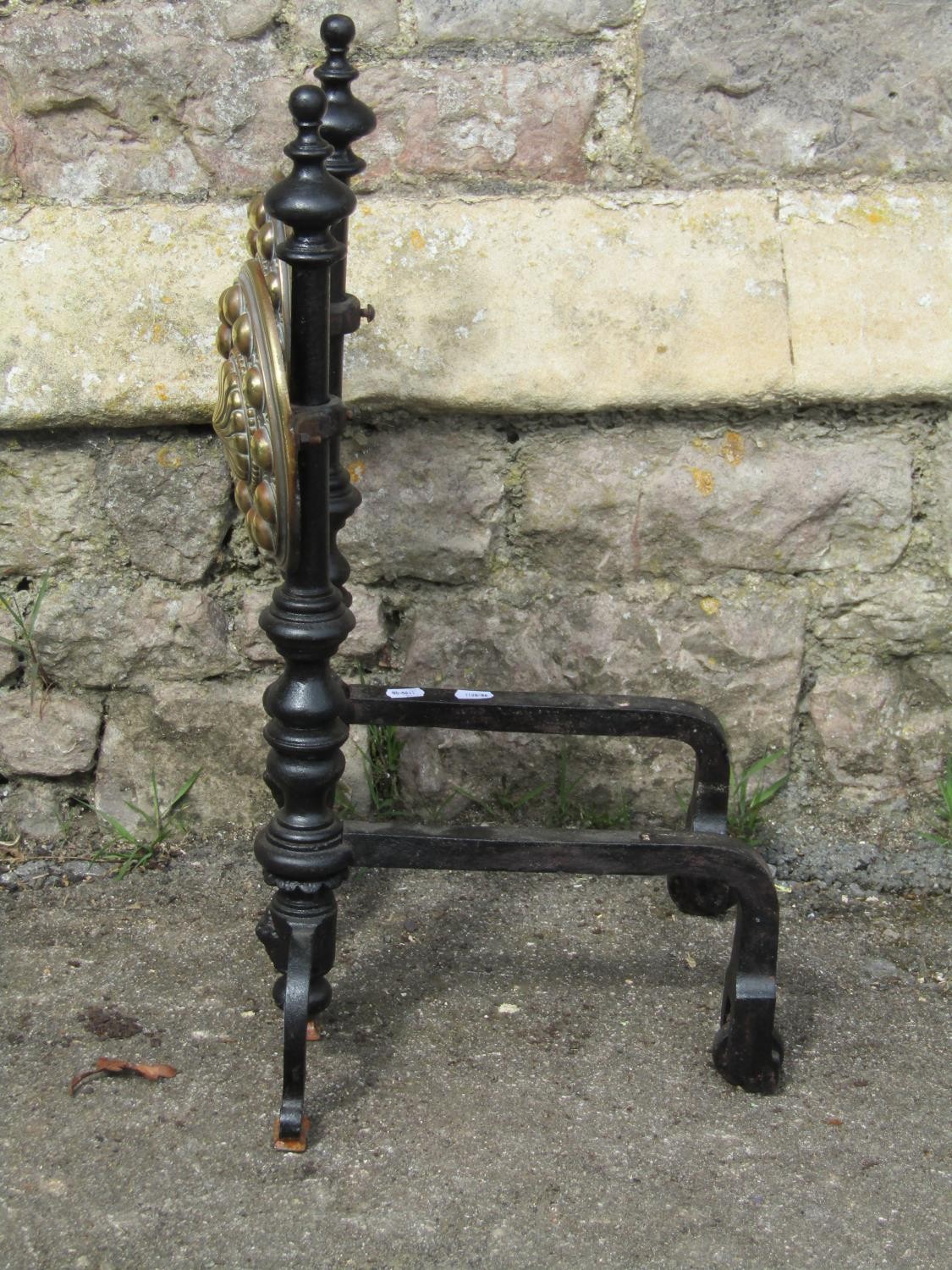 A large pair of country house iron fire dogs with cast brass panels of adjustable height with - Bild 5 aus 6