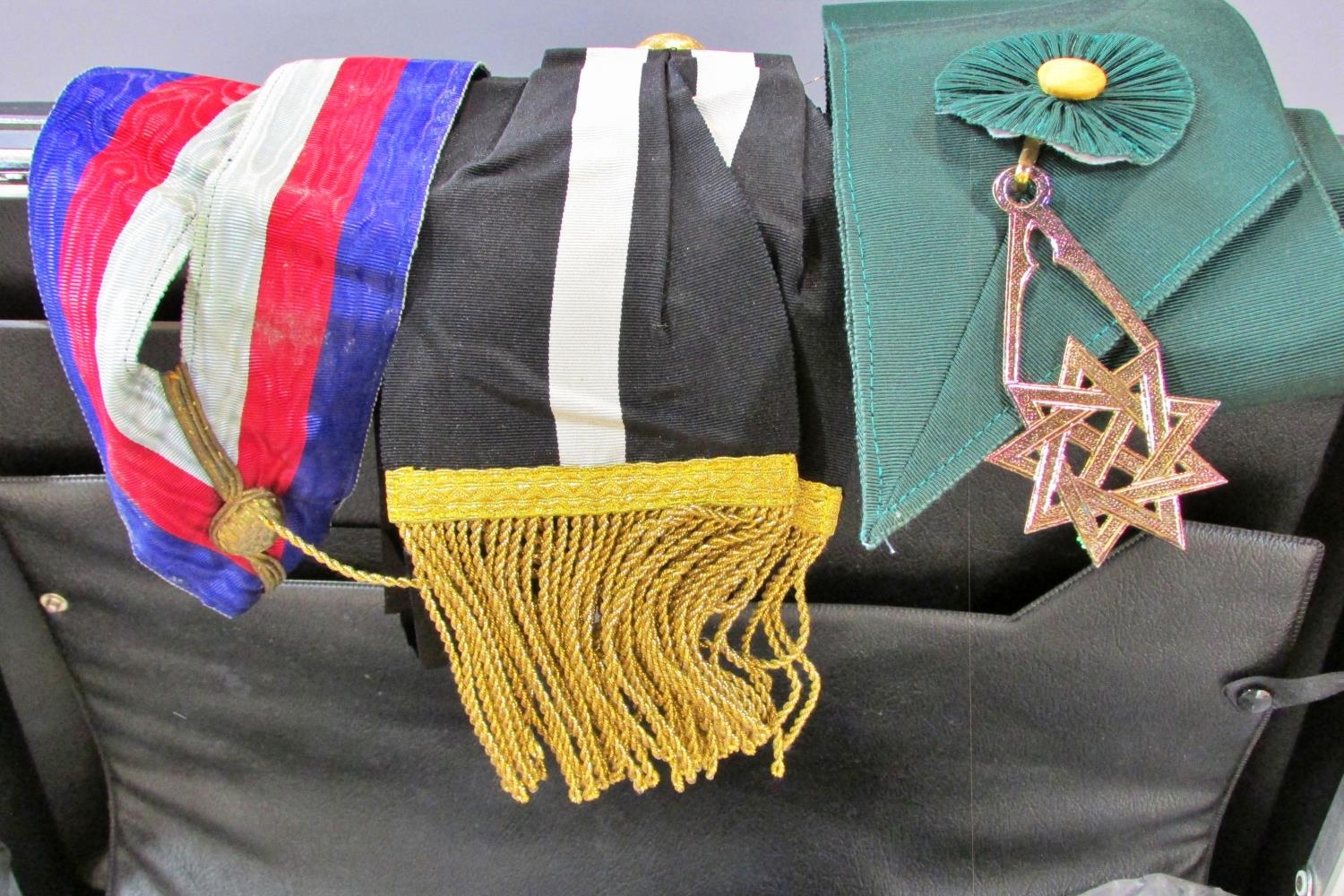 Masonic Regalia of several sashes or varying patterns, some decorated with medallions and gold braid - Bild 3 aus 4