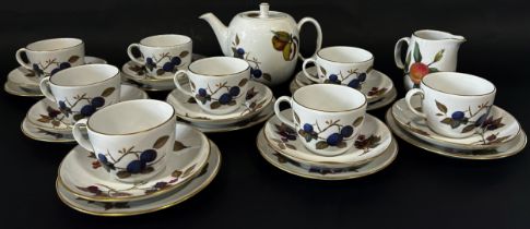 A large quantity of Royal Worcester Evesham pattern tableware and dinner and teaware approx 80