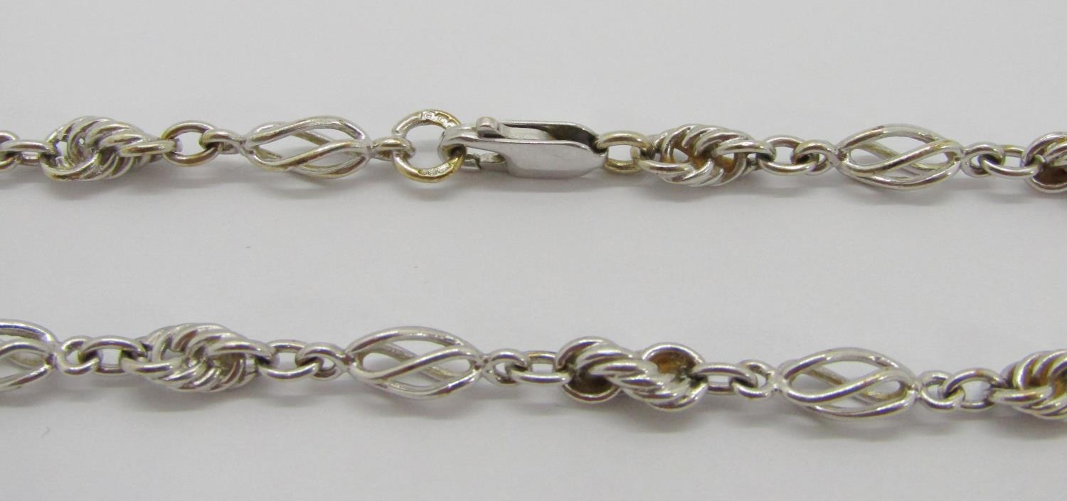 9ct white gold fancy twist link chain necklace, with later 18ct white gold lobster clasp, 41.5cm L - Image 2 of 6