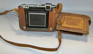 A vintage Zeiss Ikon camera, Campur Rapid bellows camera in a leather case