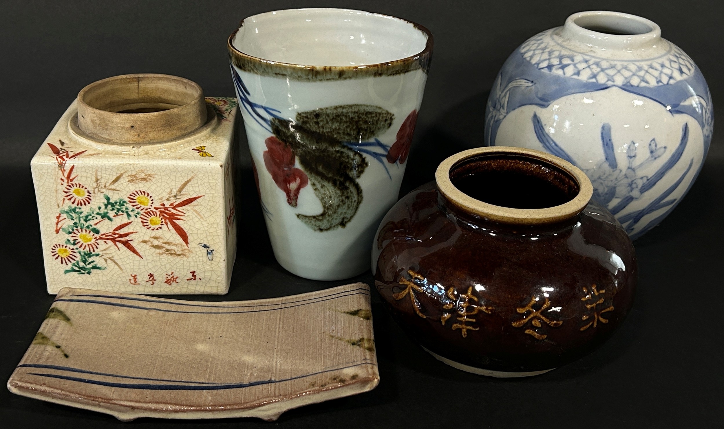 Mixed collection of oriental ceramics to include Two Imari bowls, Chinese style Studio pieces, etc - Image 4 of 4