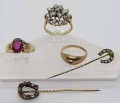 Mixed group of jewellery comprising an antique yellow metal garnet ring (cut), a 9ct gypsy ring (
