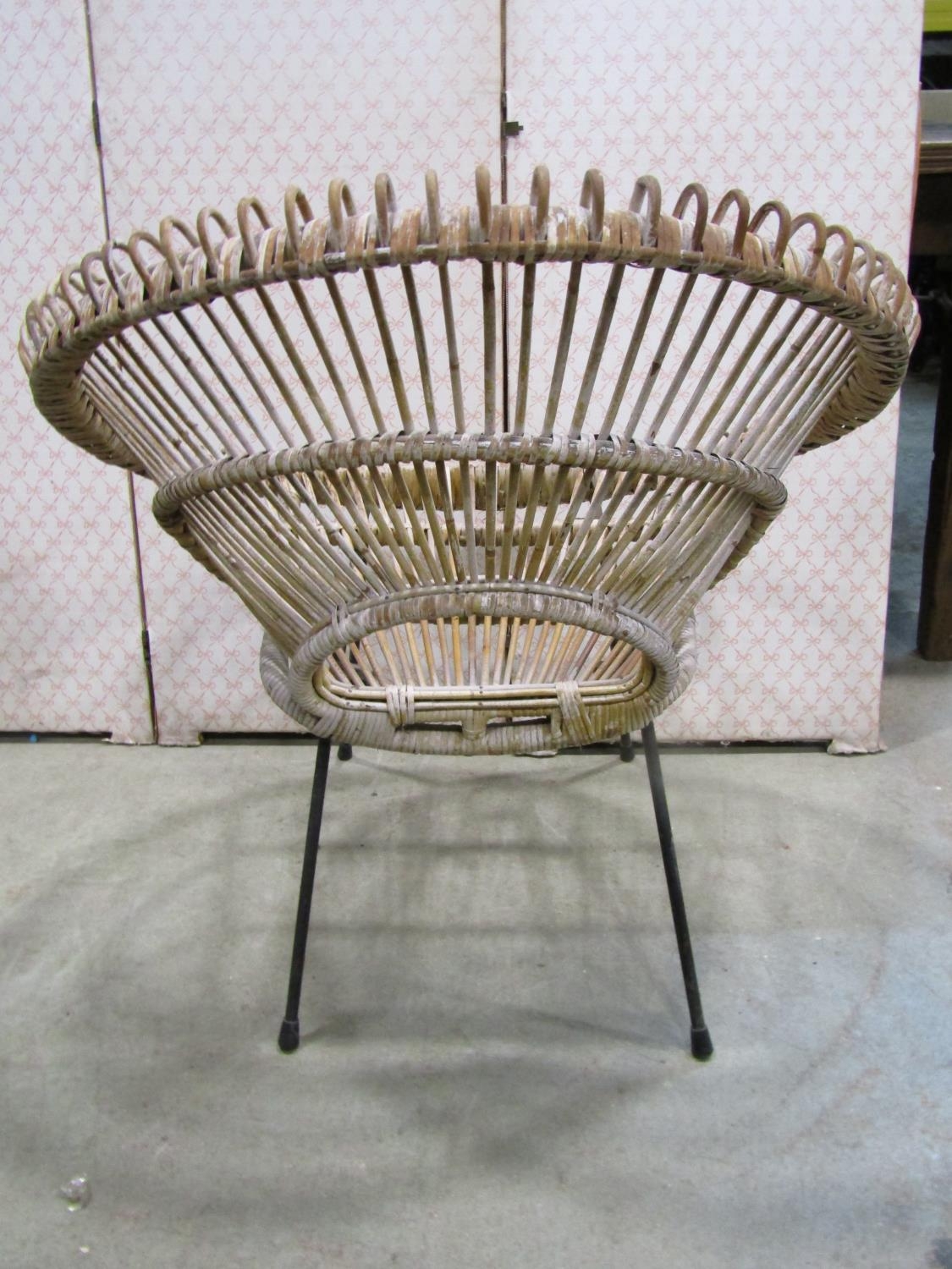 A vintage wicker two seat sofa, a mid century wicker plate glass occasional table of circular form - Image 8 of 9